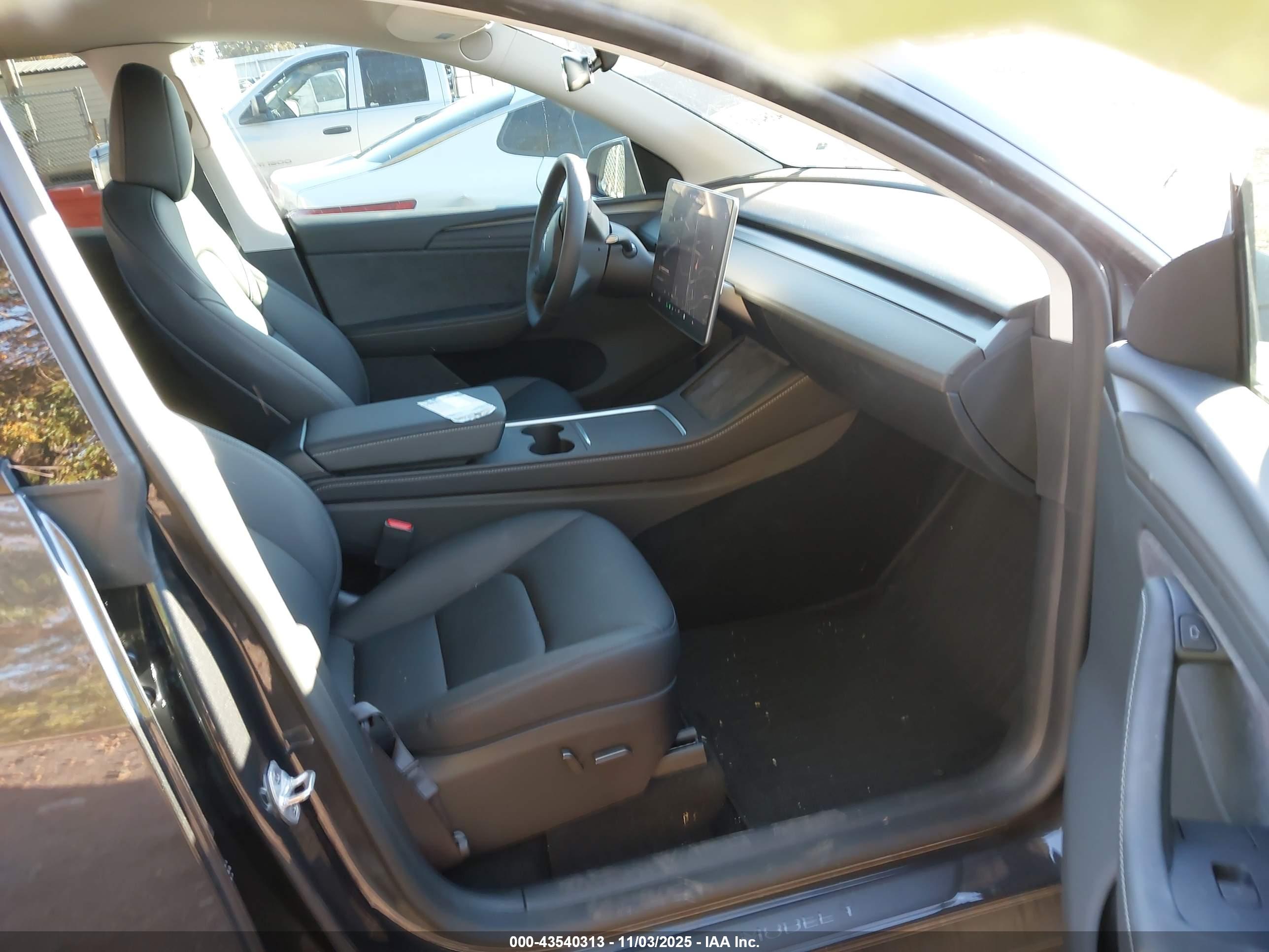 TESLA MODEL image 5
