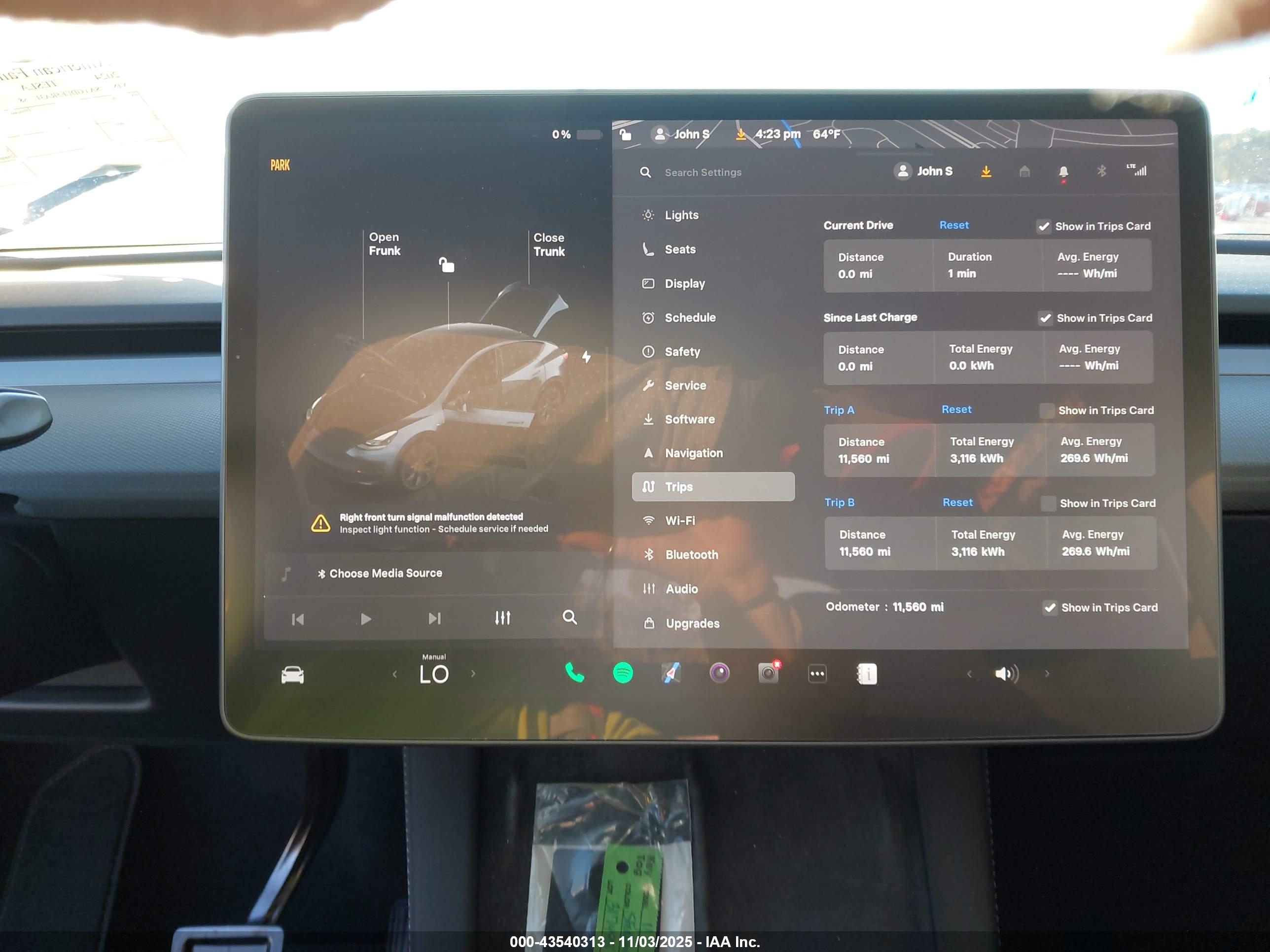 TESLA MODEL image 7
