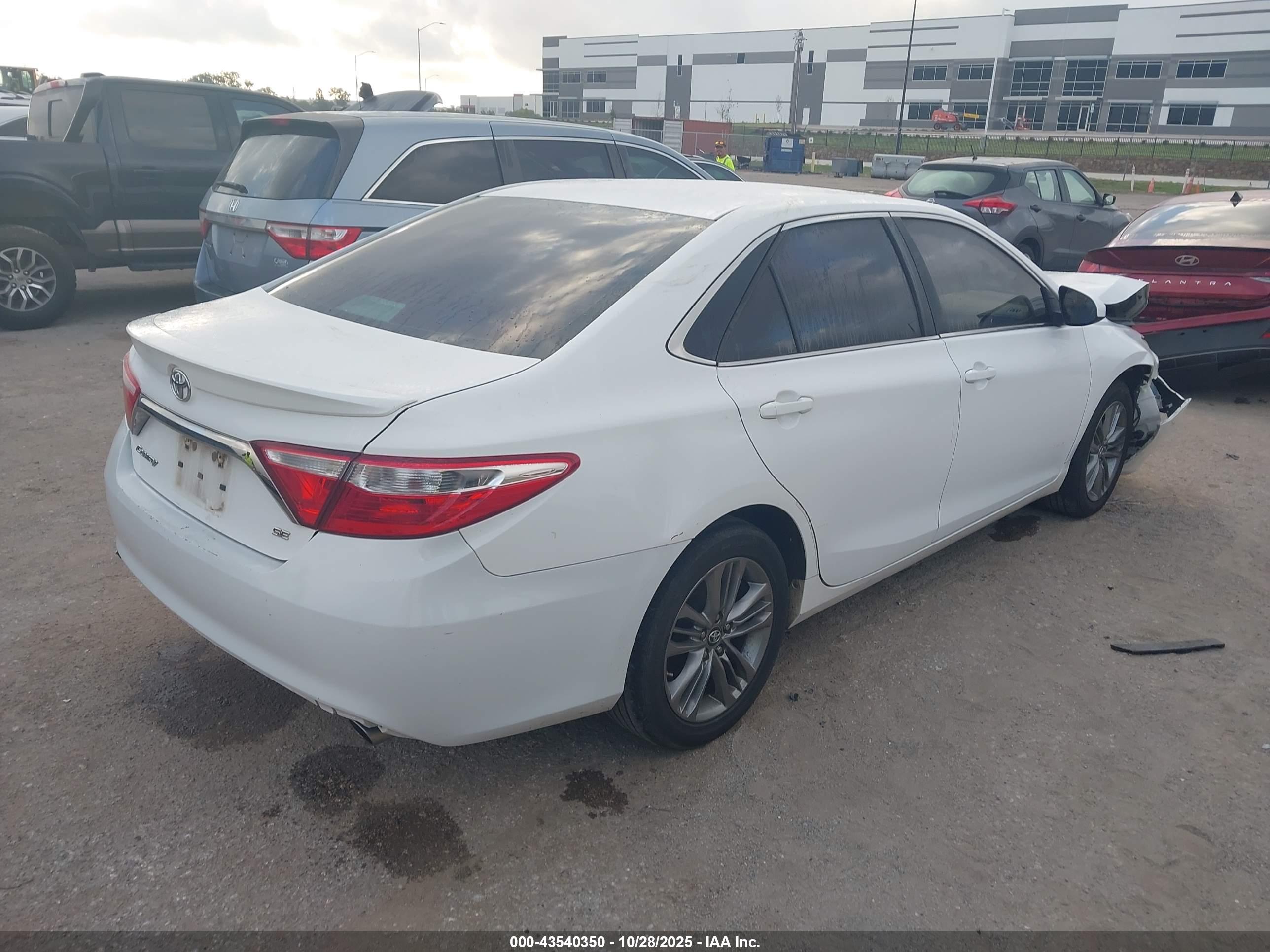 TOYOTA CAMRY image 4