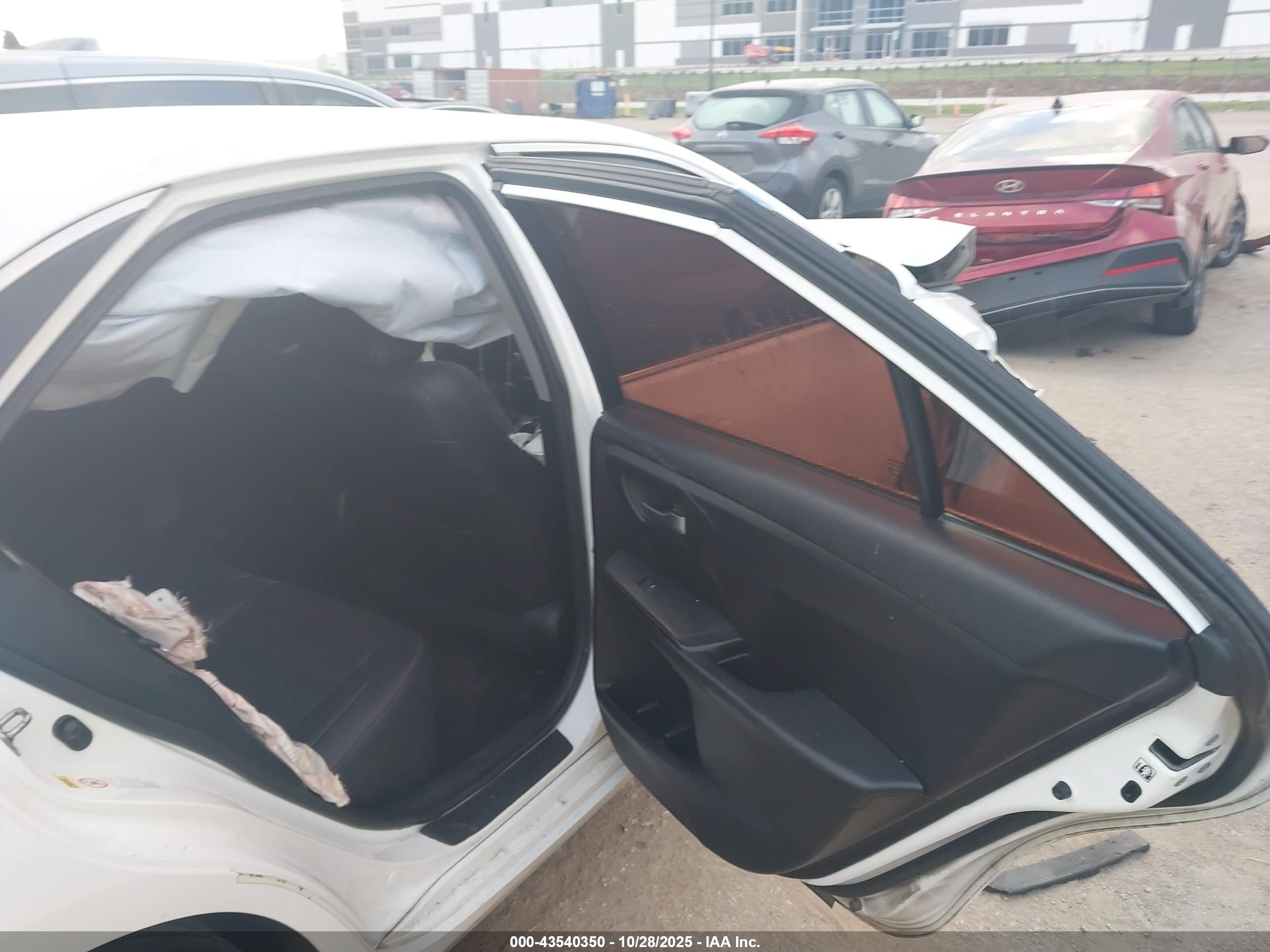TOYOTA CAMRY image 8