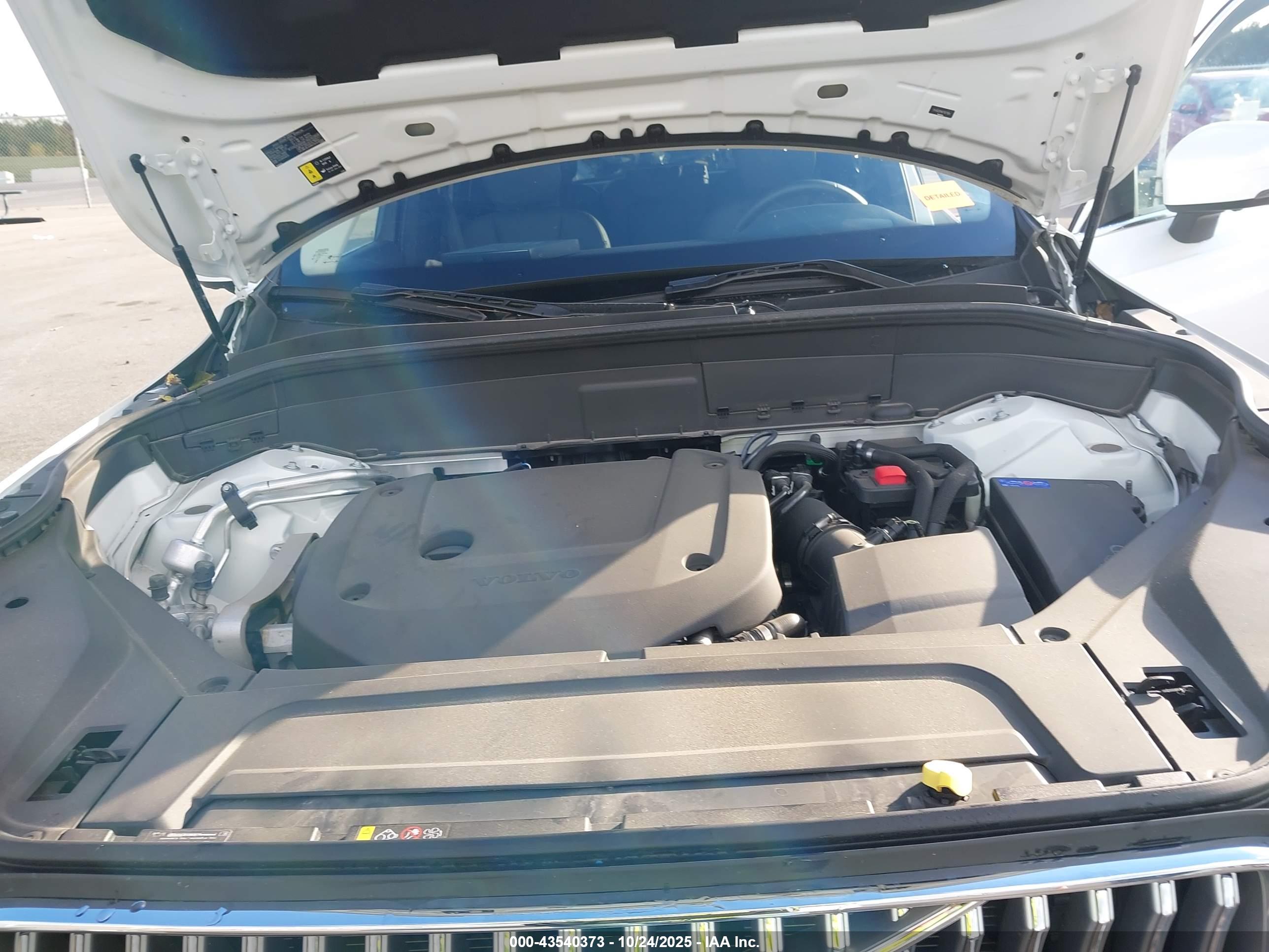 VOLVO XC90 image 10
