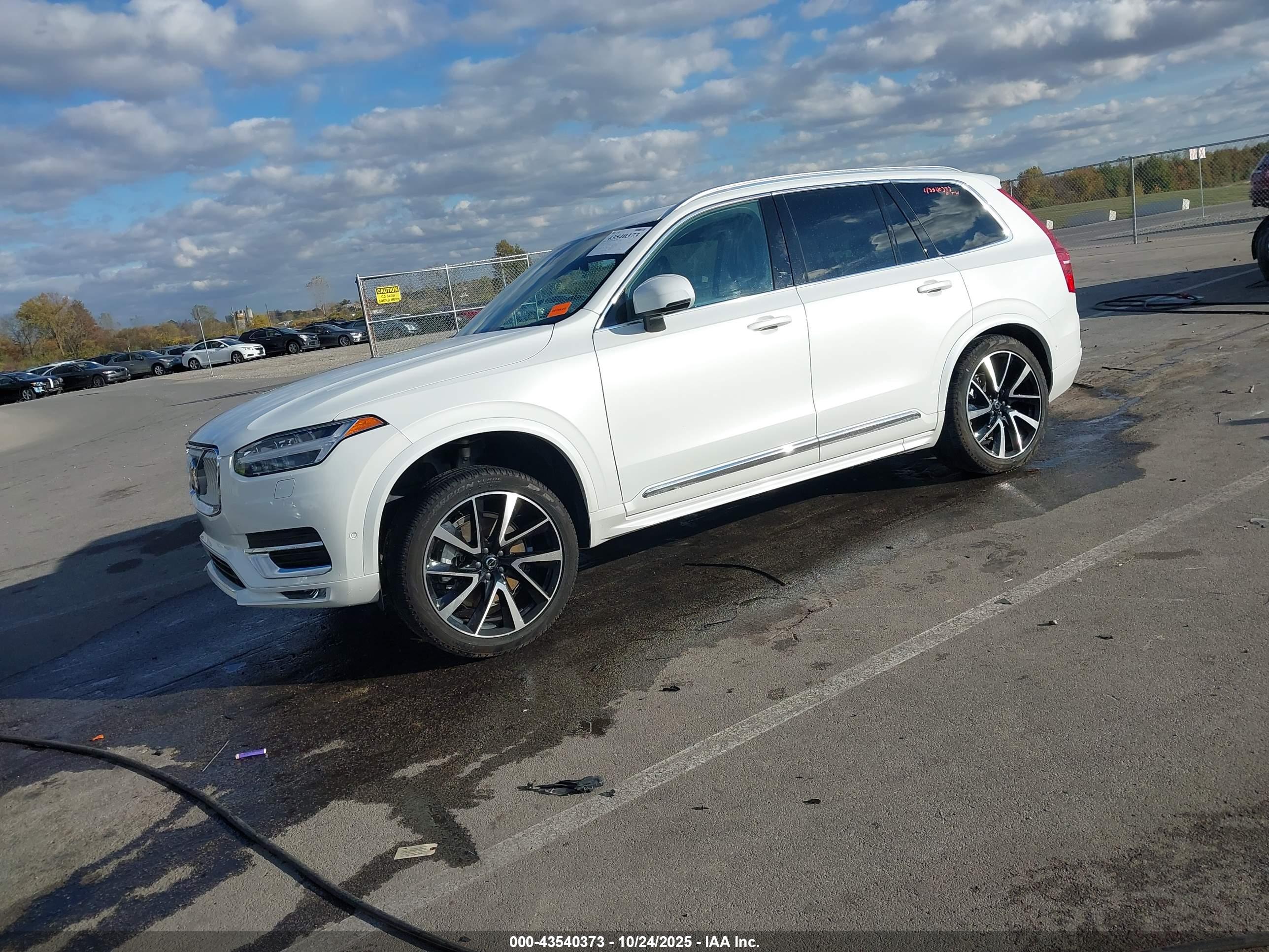 VOLVO XC90 image 2