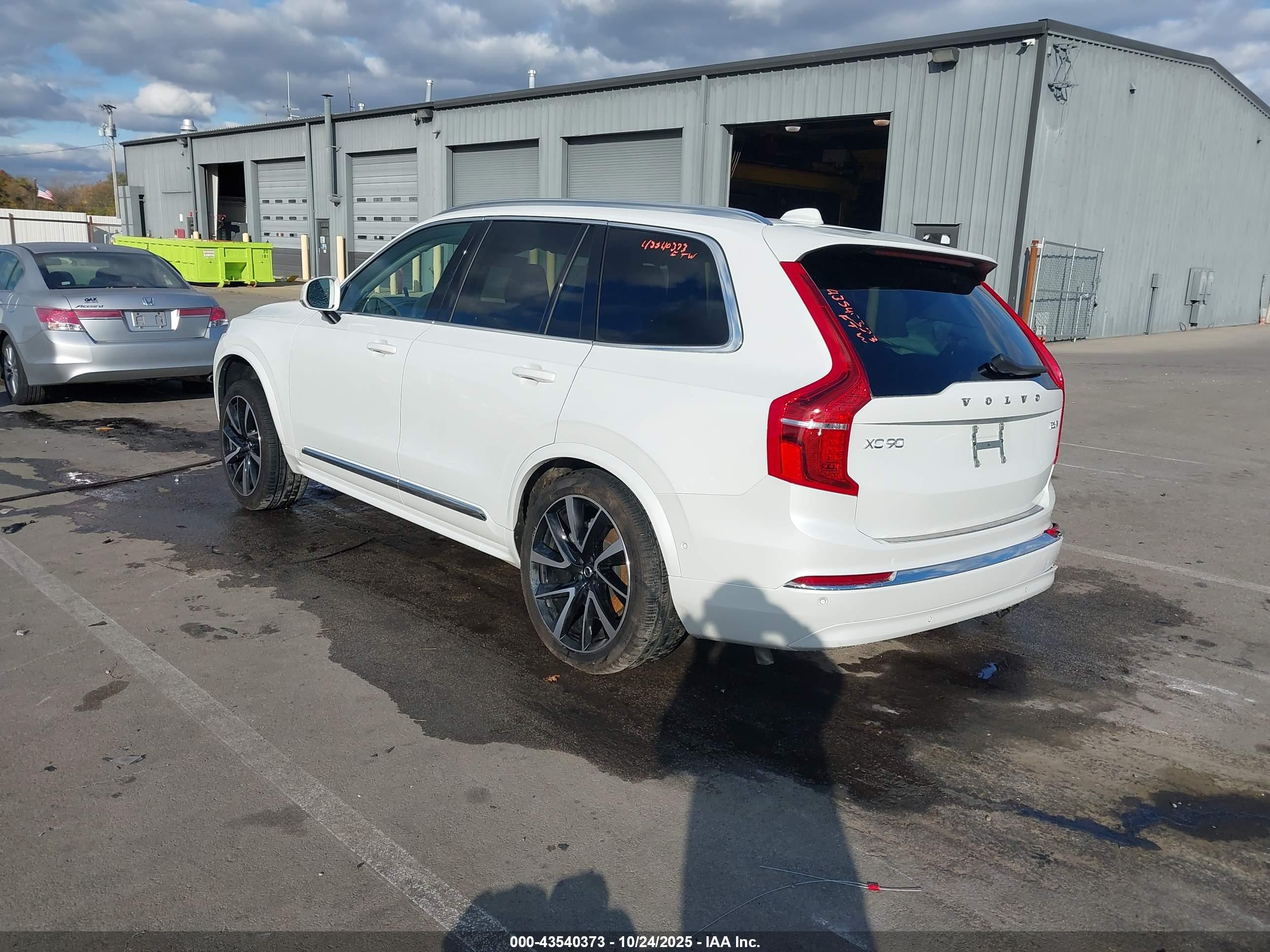VOLVO XC90 image 3
