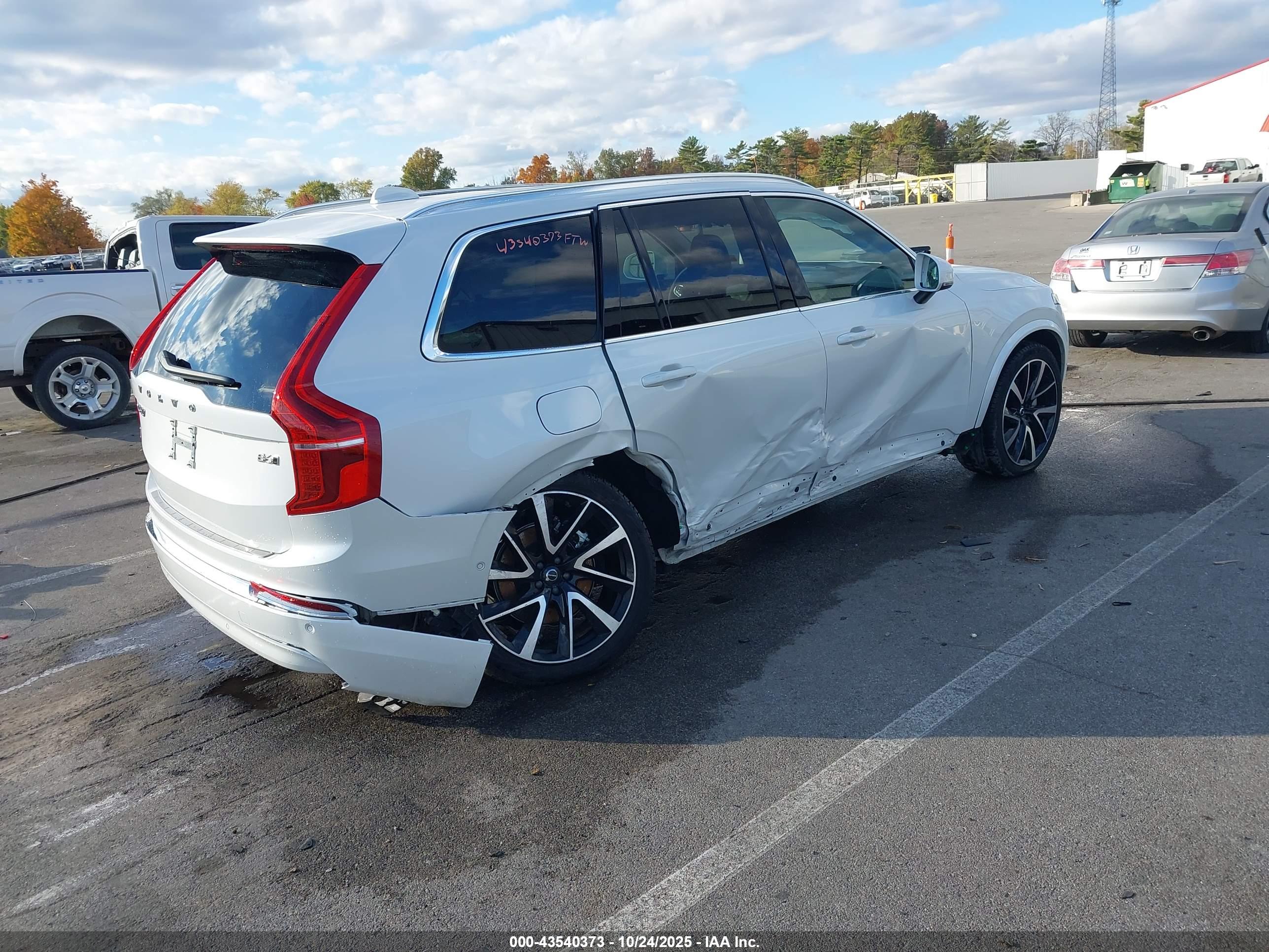 VOLVO XC90 image 4