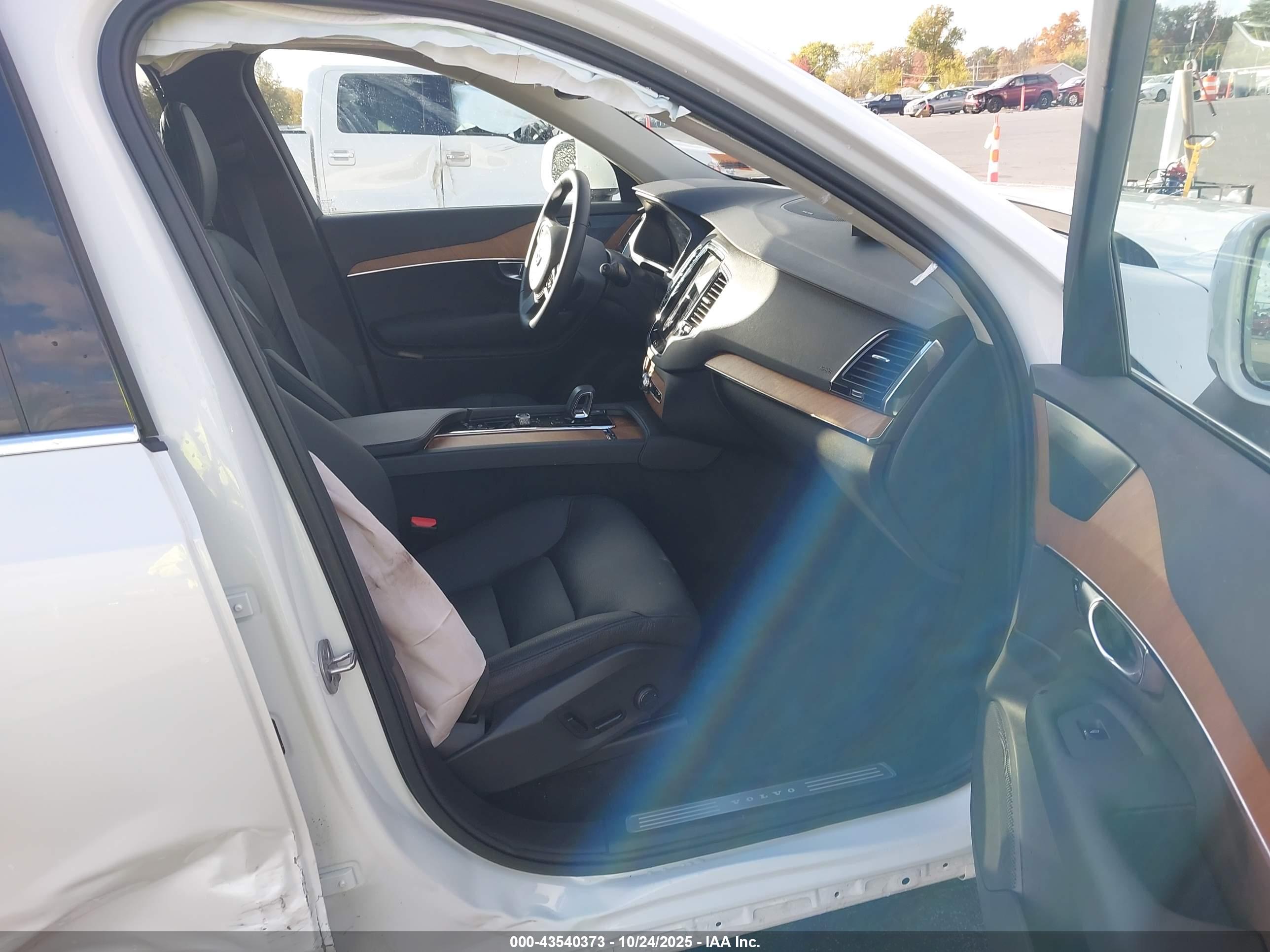 VOLVO XC90 image 5