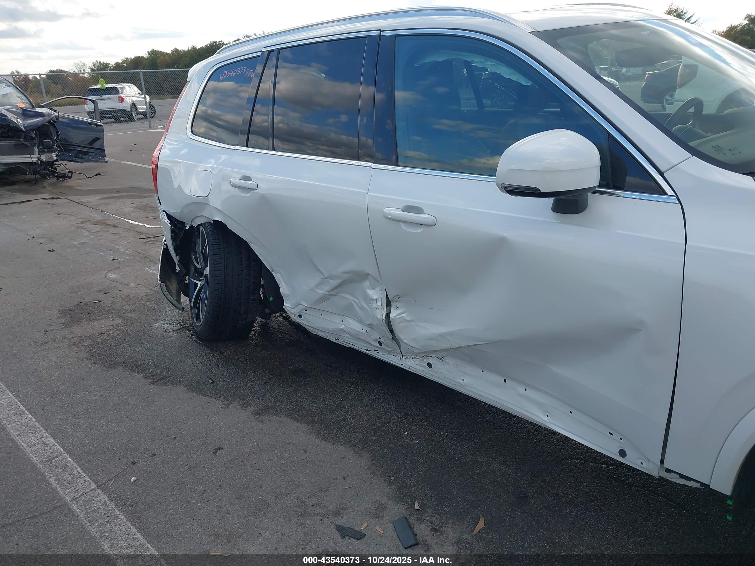 VOLVO XC90 image 6
