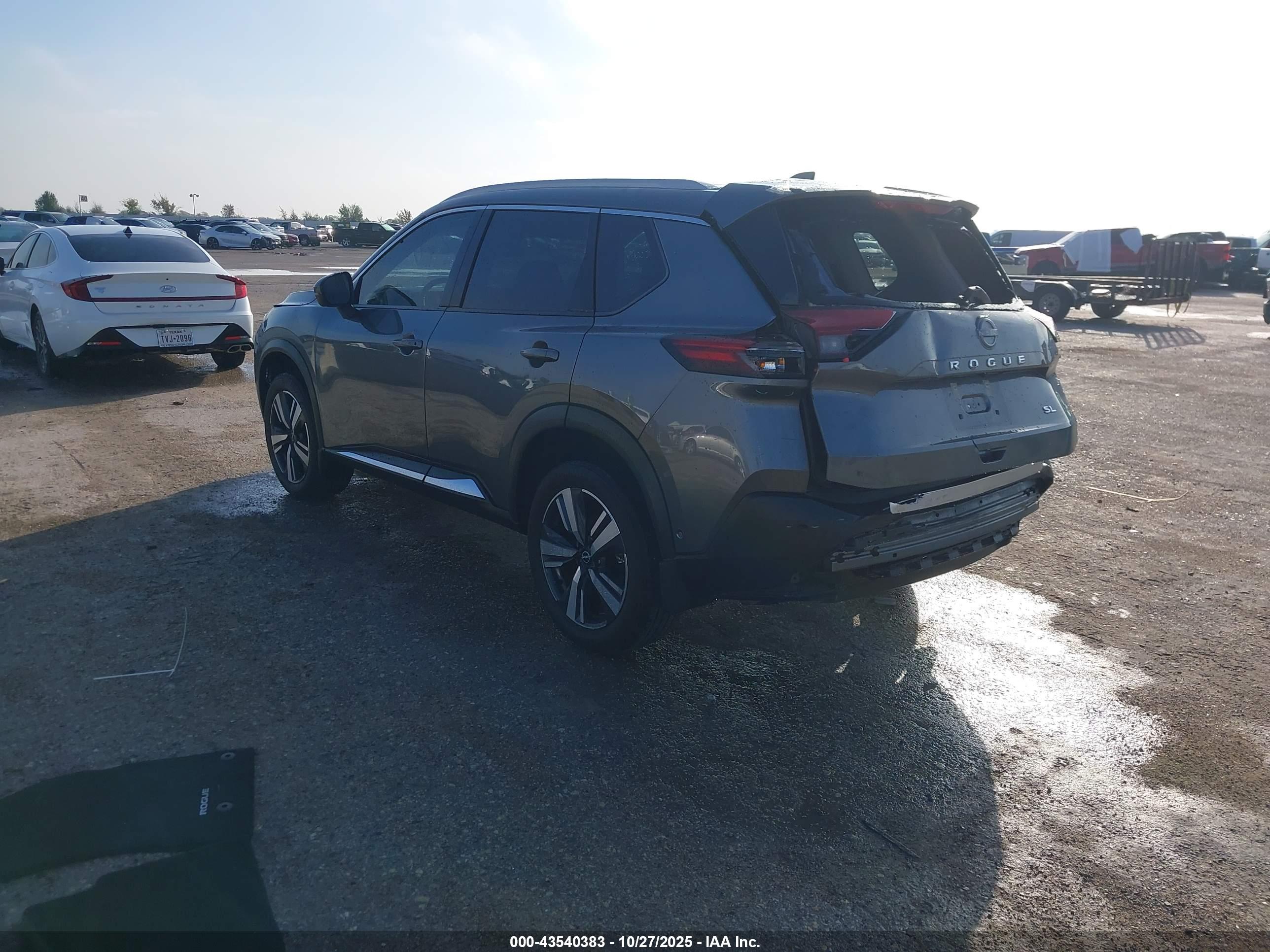 NISSAN ROGUE image 3