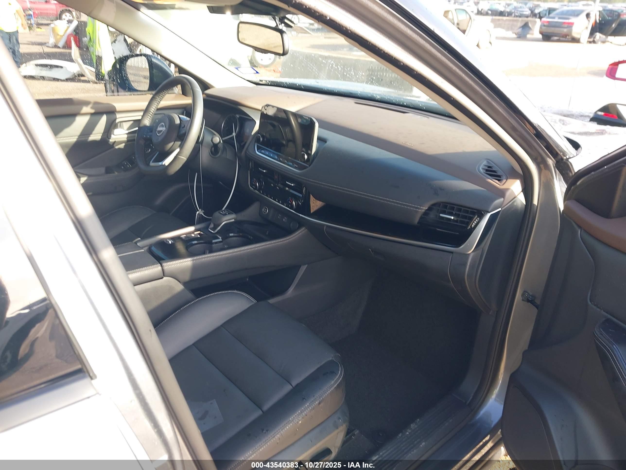 NISSAN ROGUE image 5