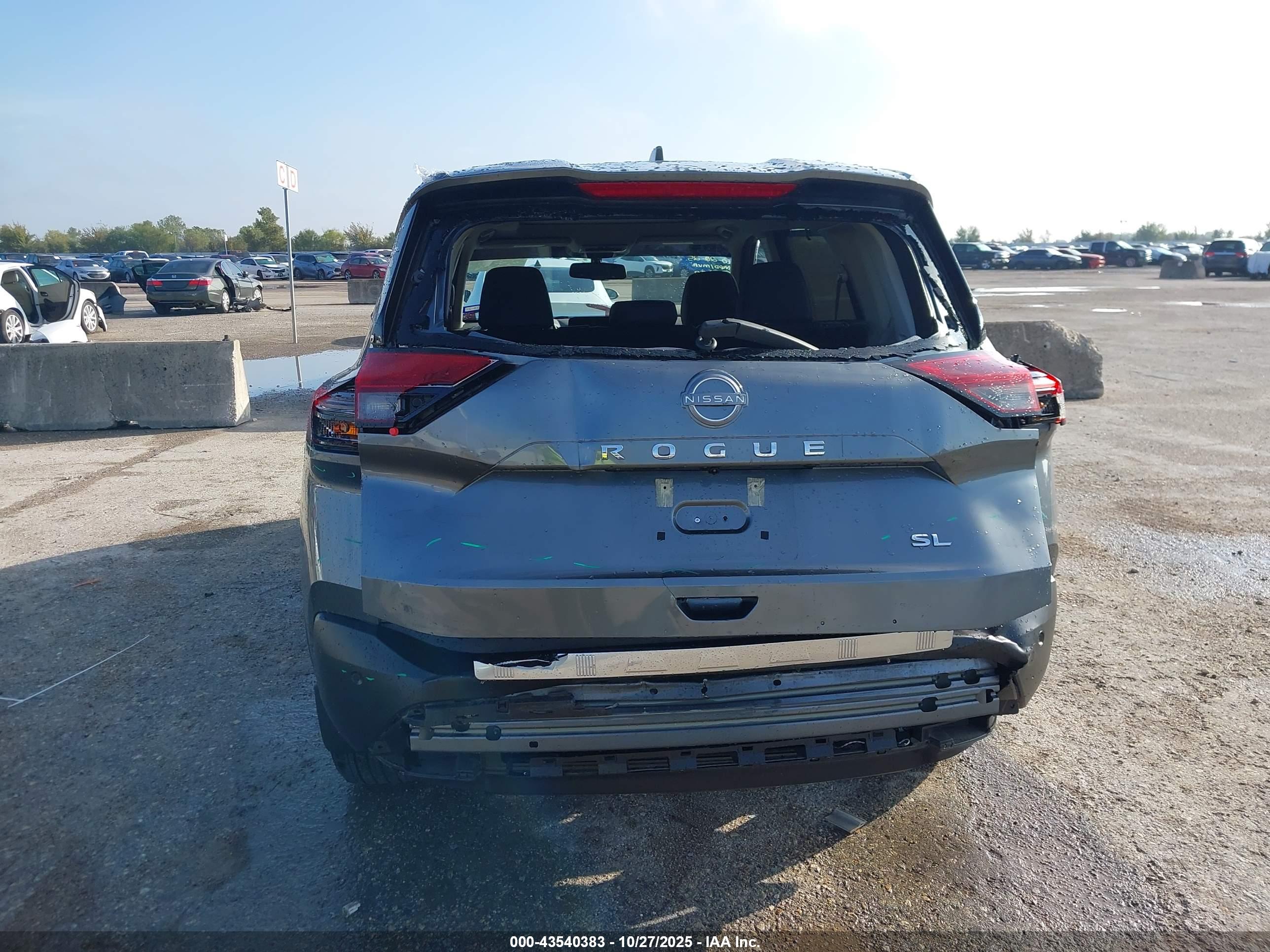 NISSAN ROGUE image 6