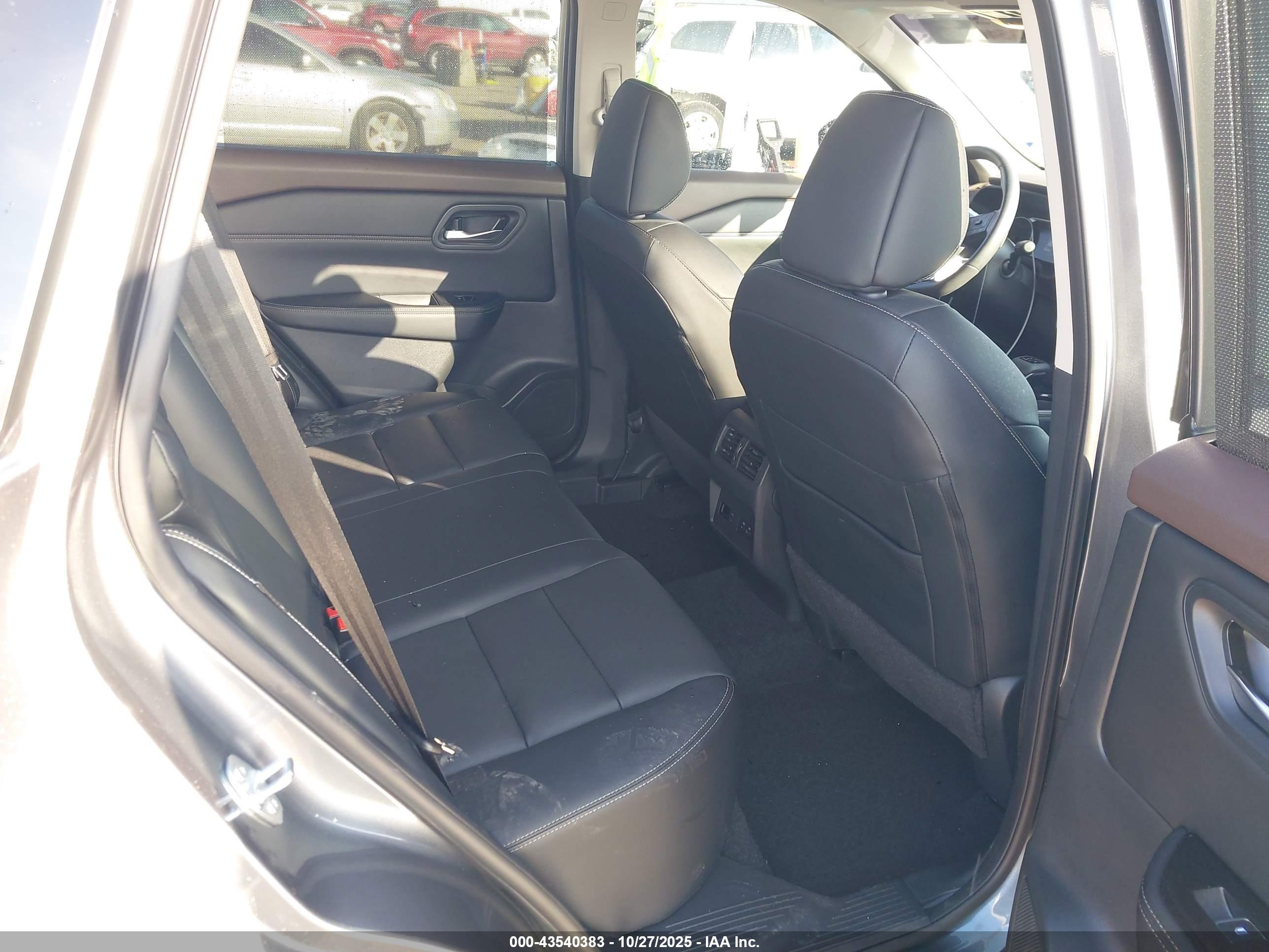 NISSAN ROGUE image 8