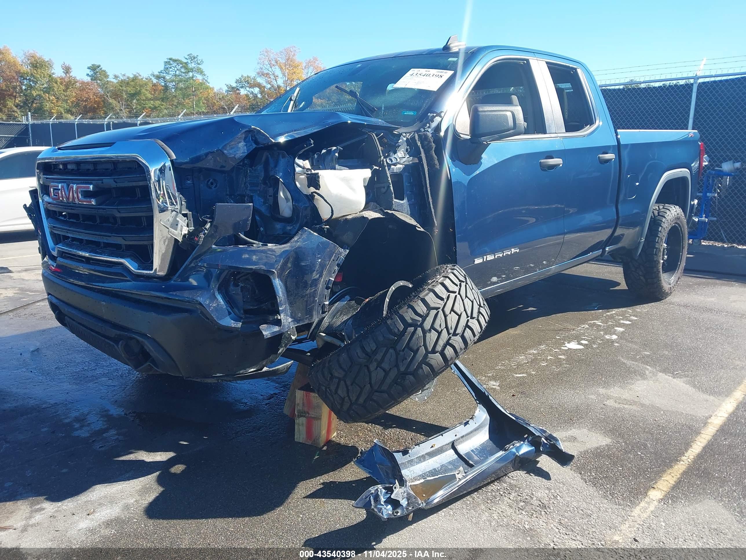 GMC SIERRA image 2