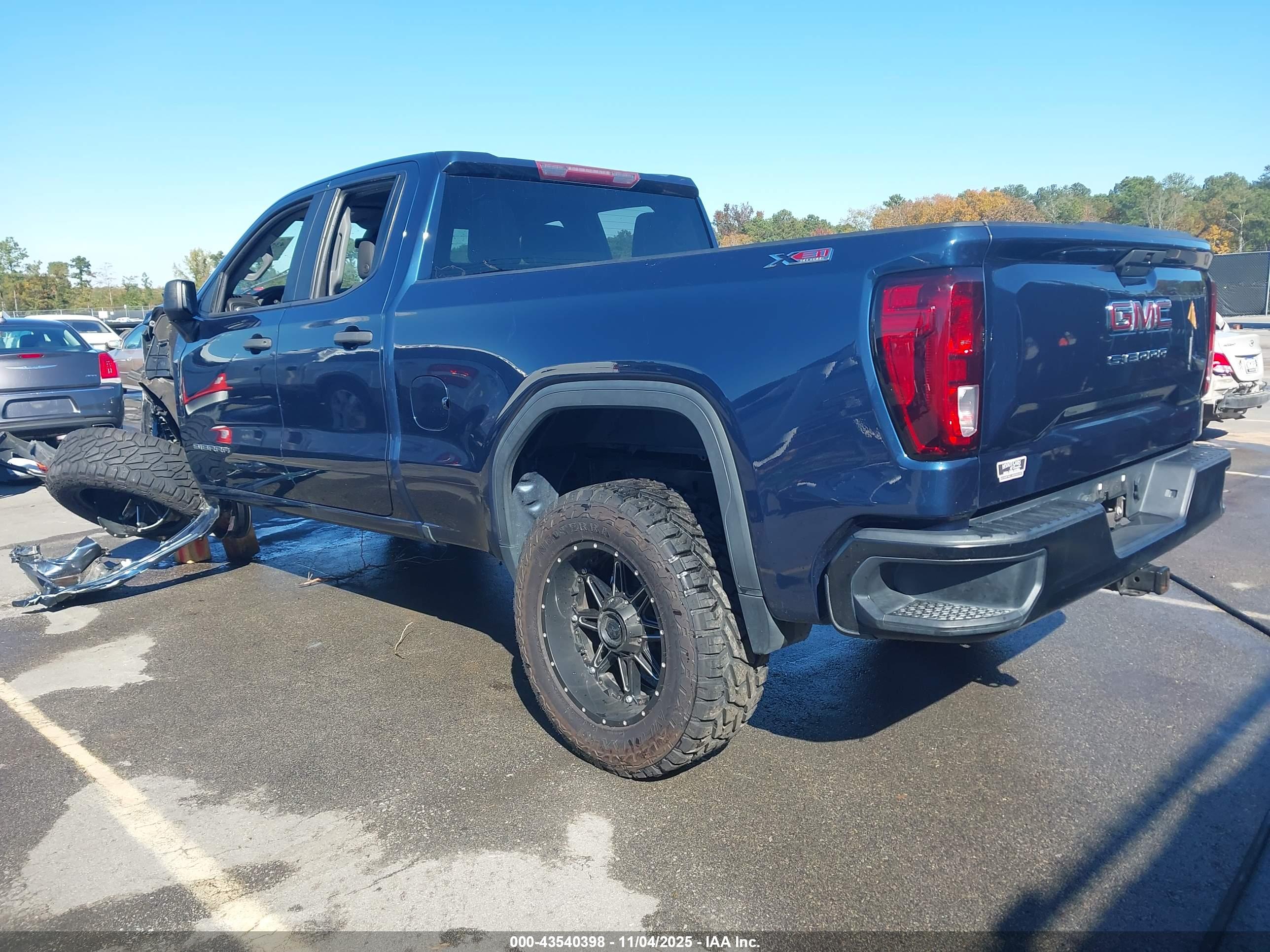 GMC SIERRA image 3