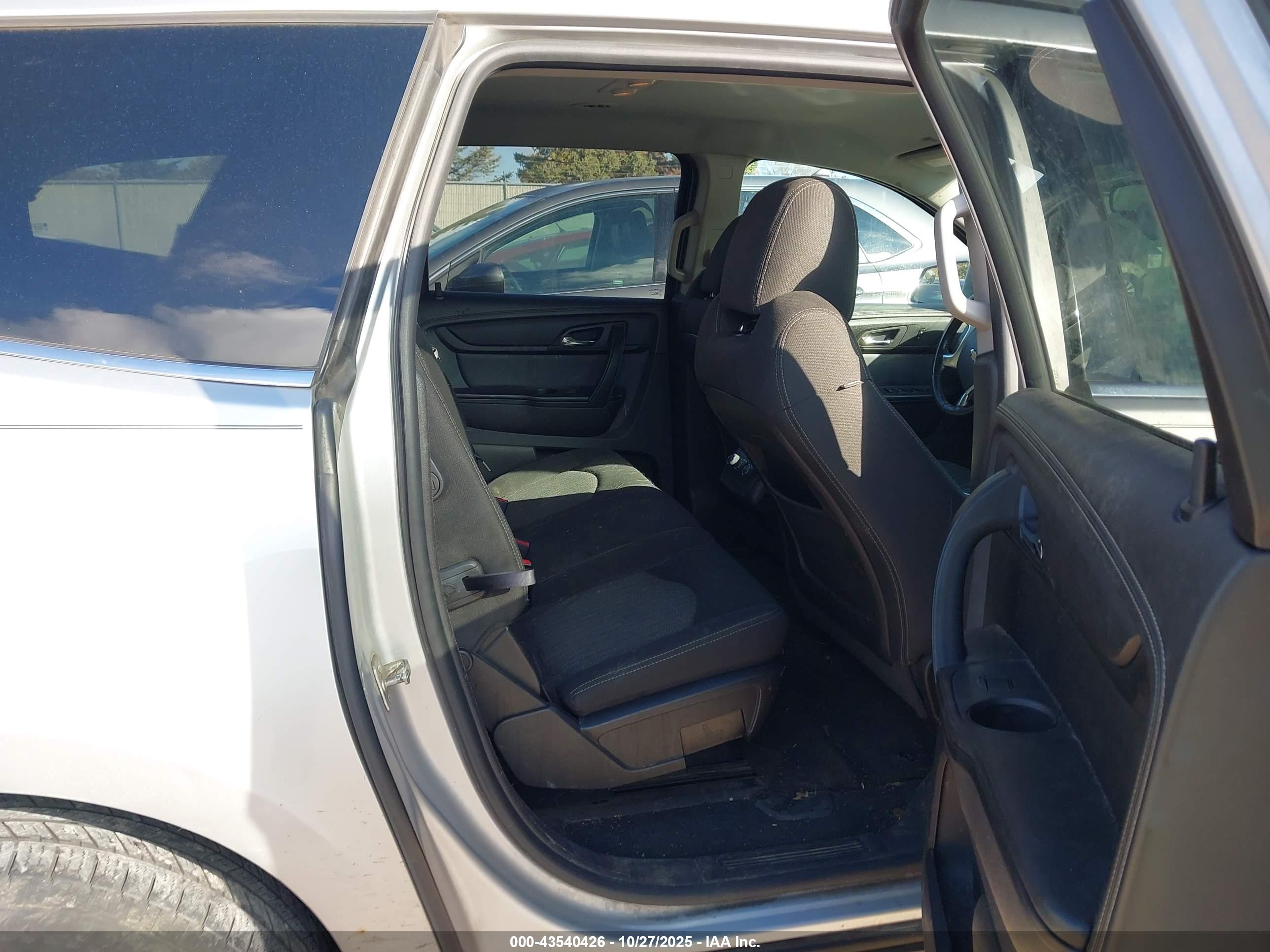CHEVROLET TRAVERSE image 8