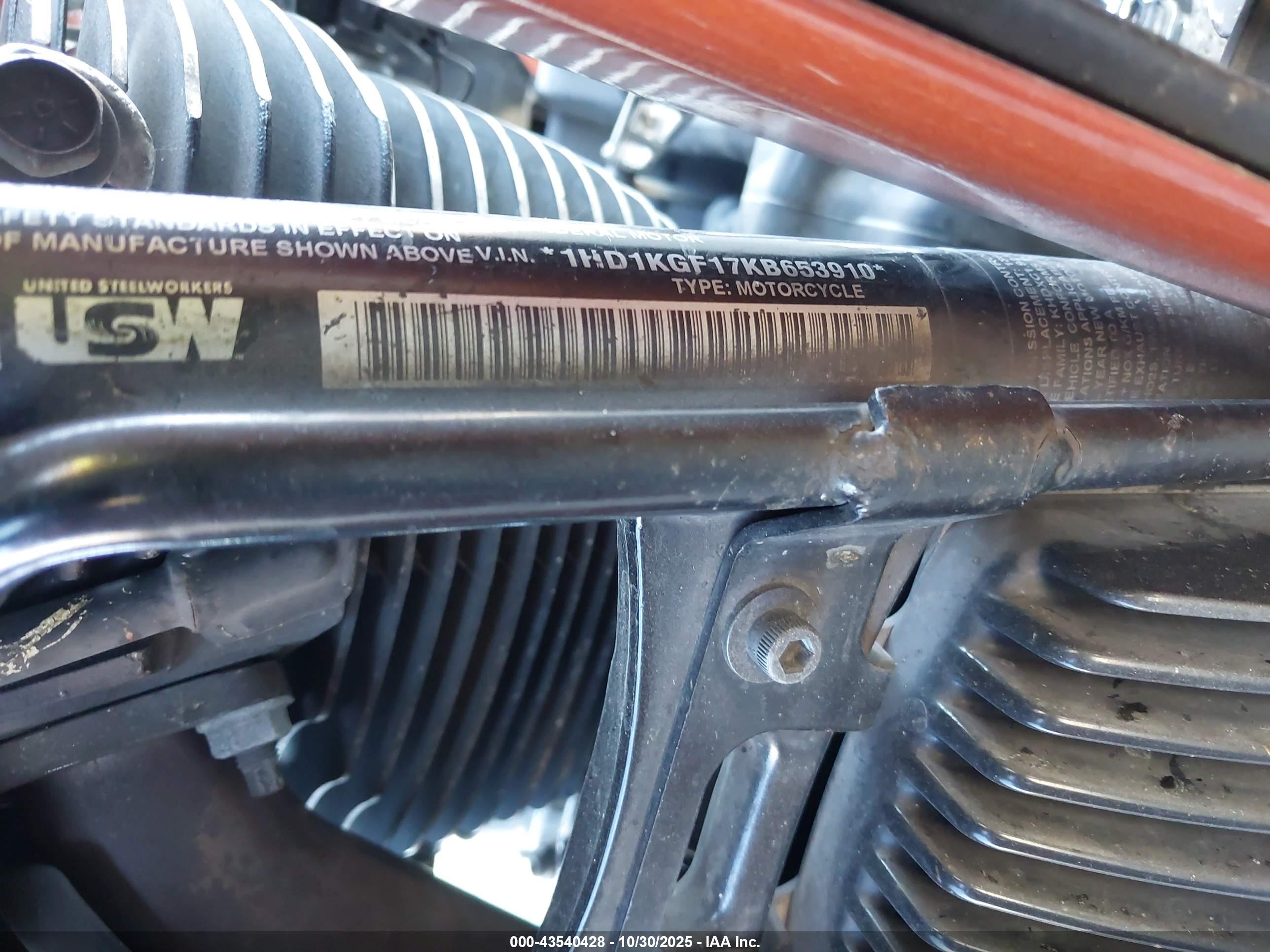 HARLEY-DAVIDSON FLTRU image 10