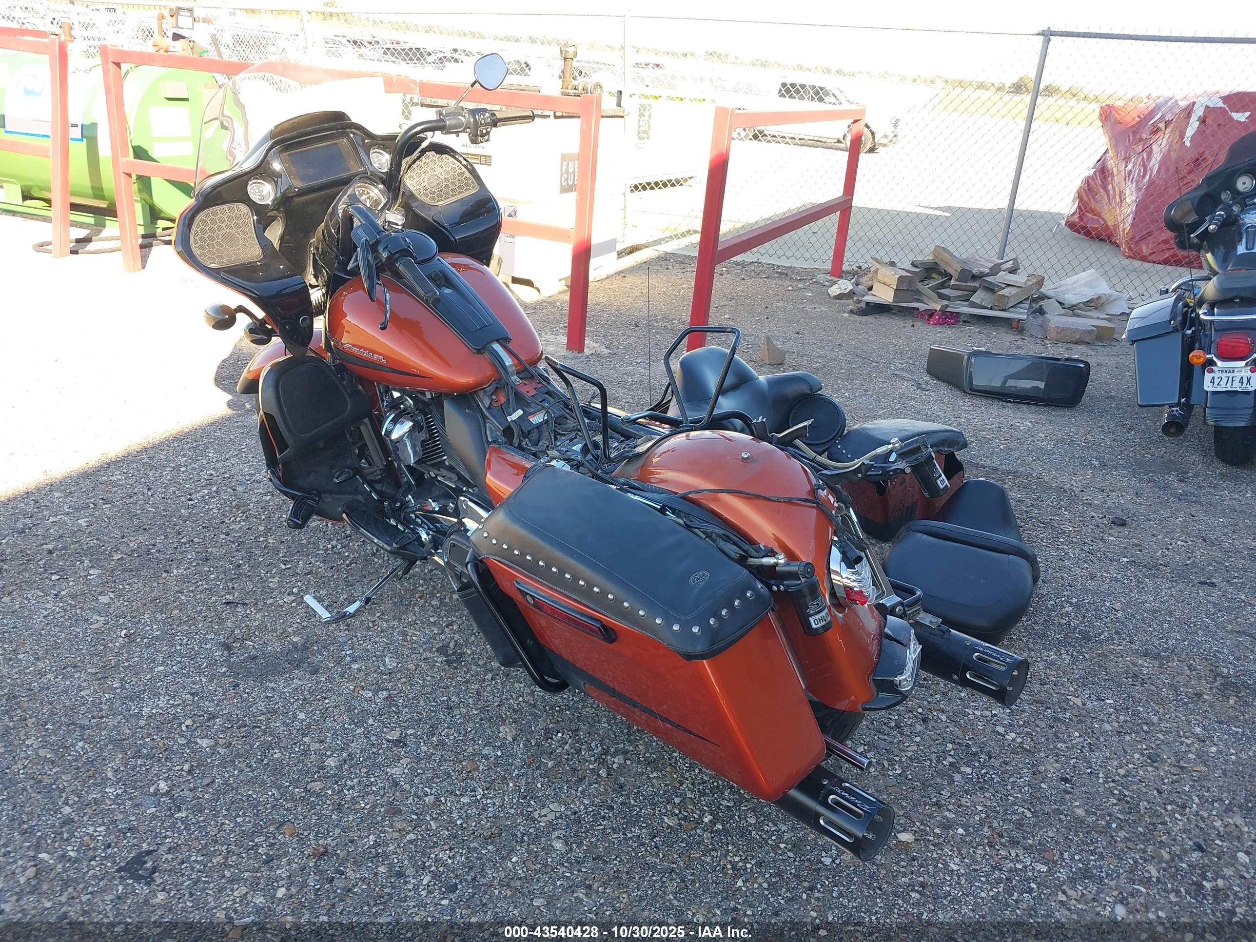 HARLEY-DAVIDSON FLTRU image 3