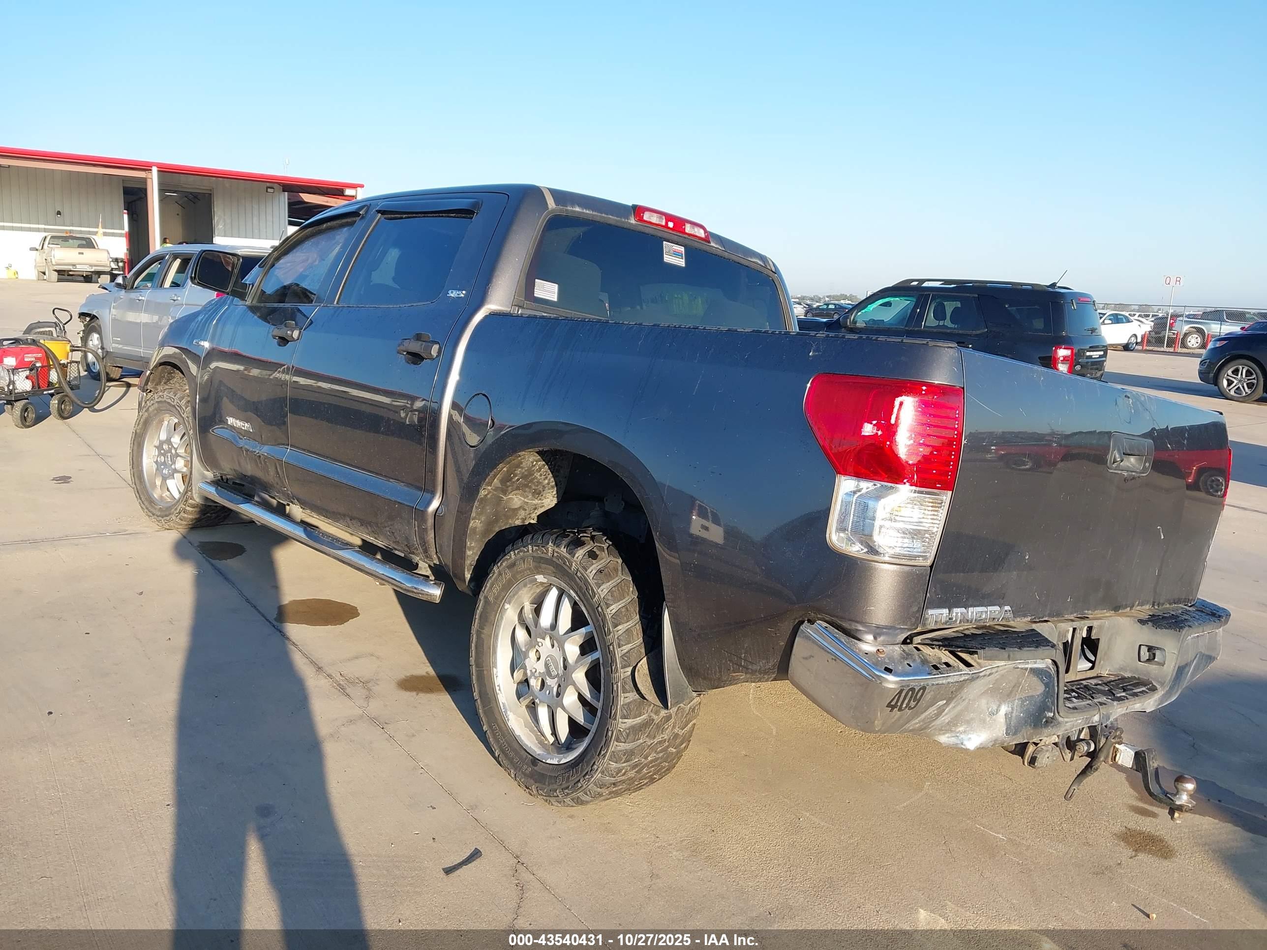 TOYOTA TUNDRA image 3