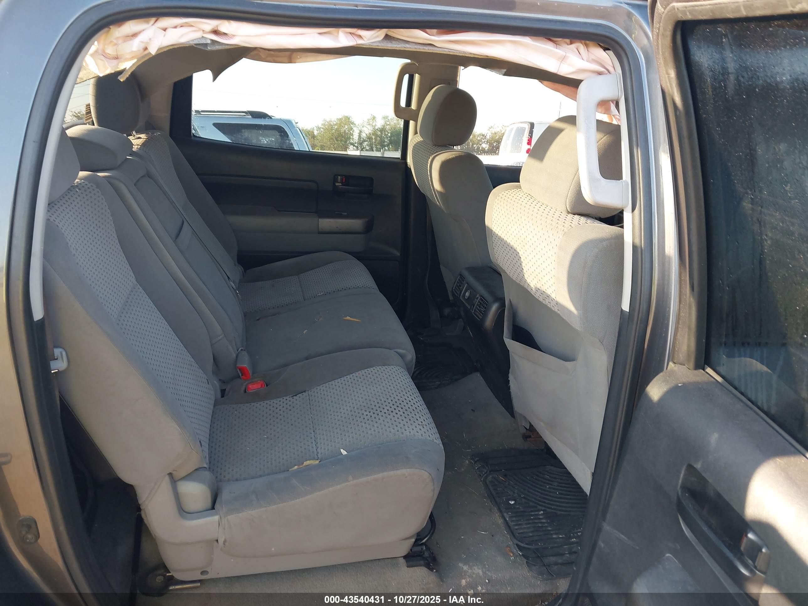 TOYOTA TUNDRA image 8