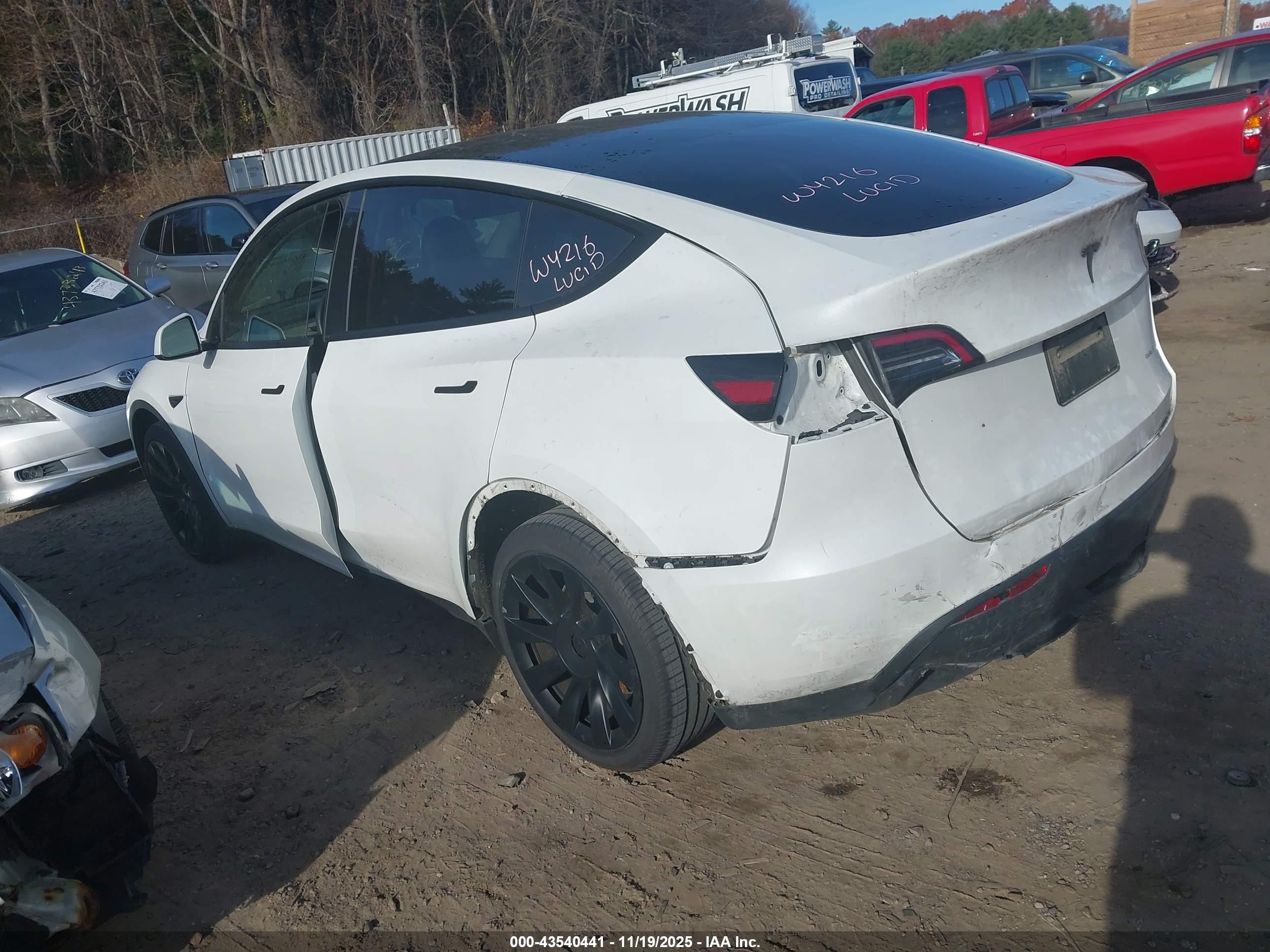 TESLA MODEL image 3