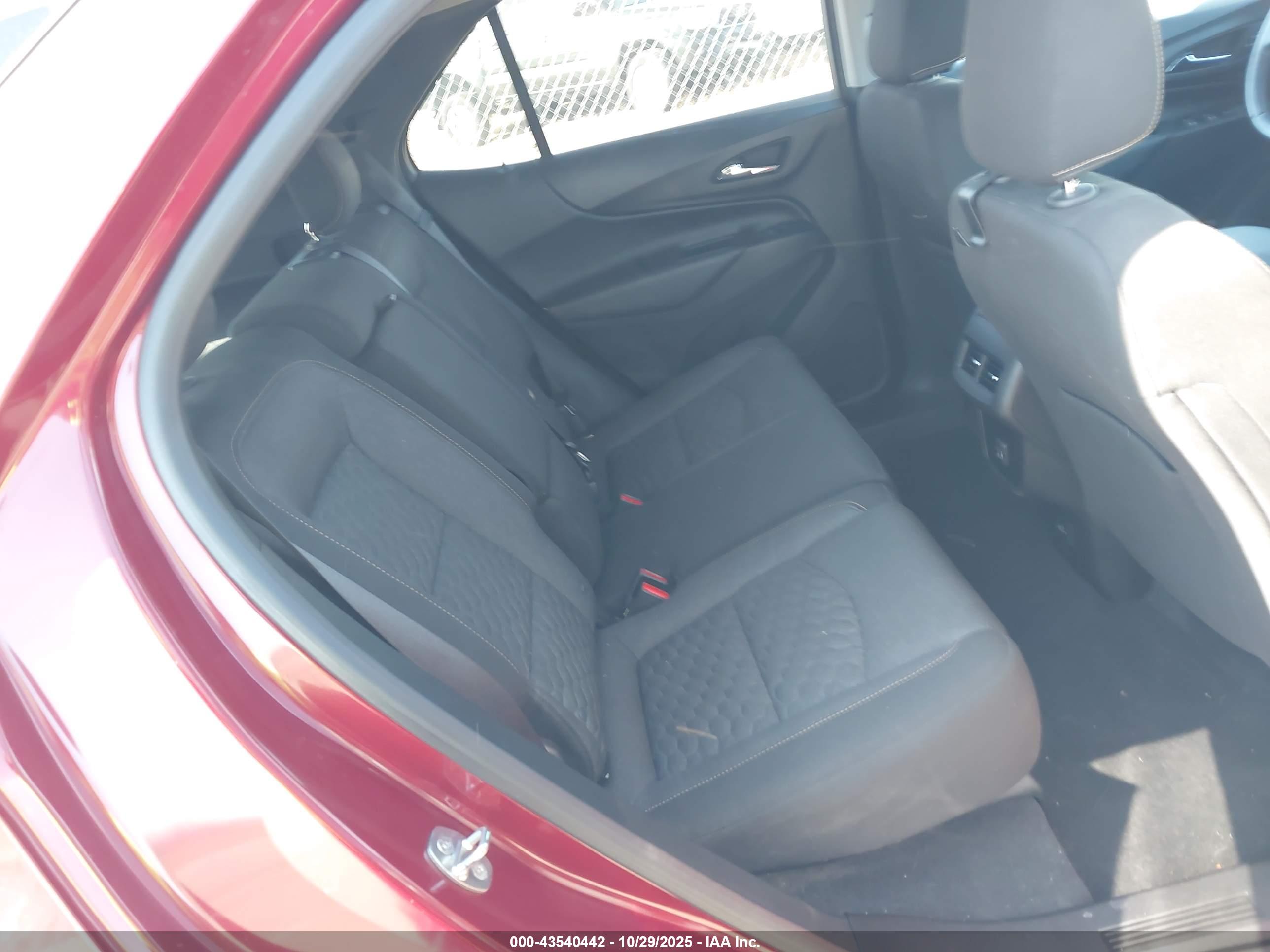 CHEVROLET EQUINOX image 8