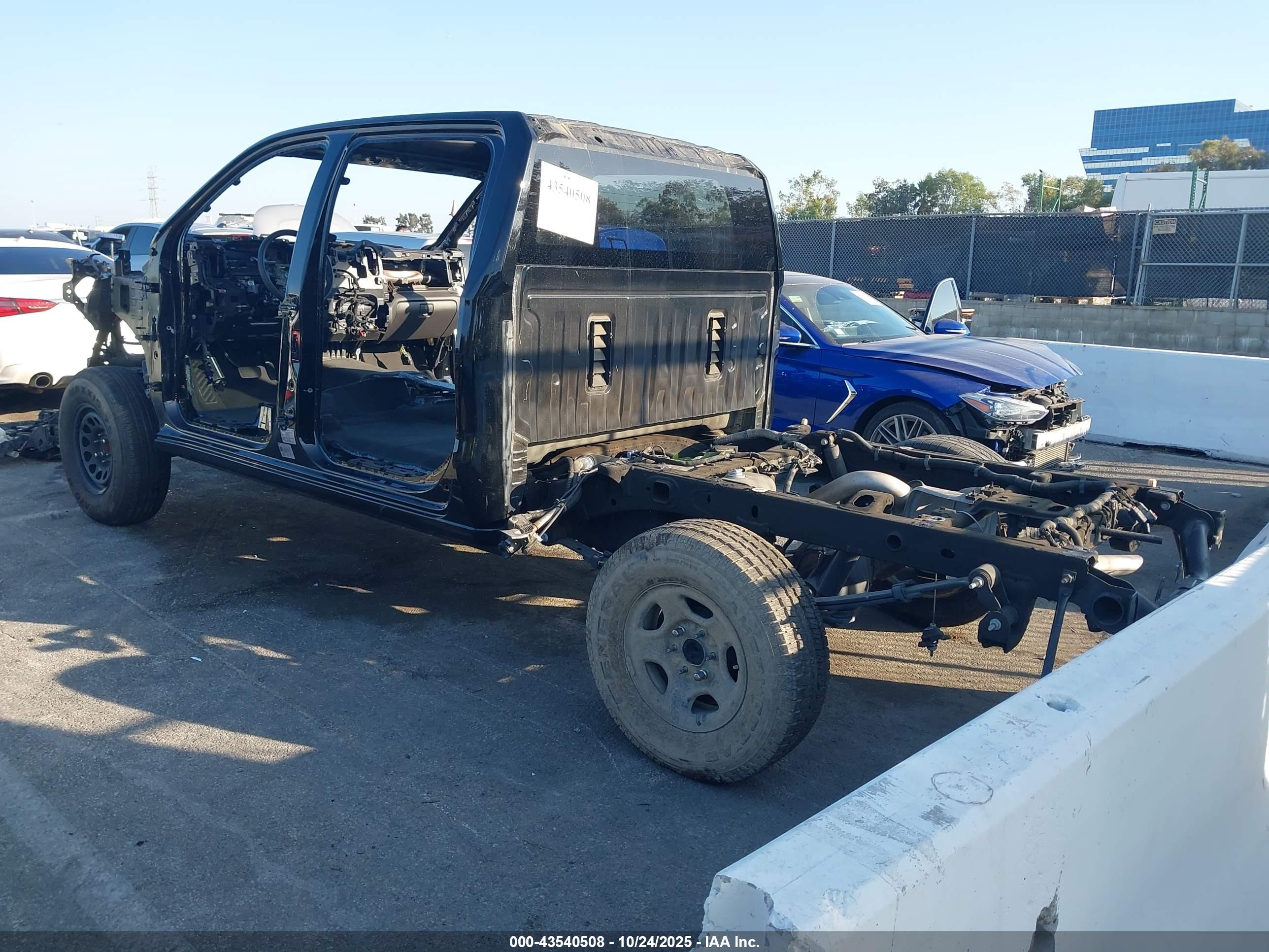 CHEVROLET SILVERADO image 3