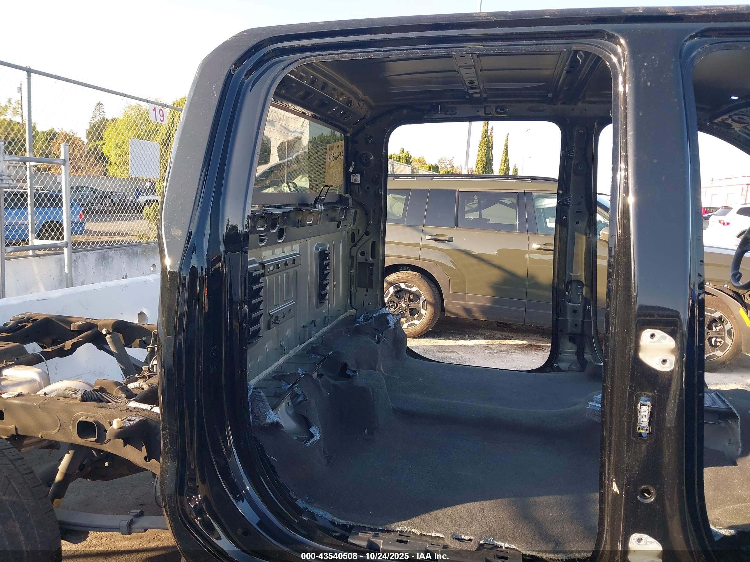 CHEVROLET SILVERADO image 8