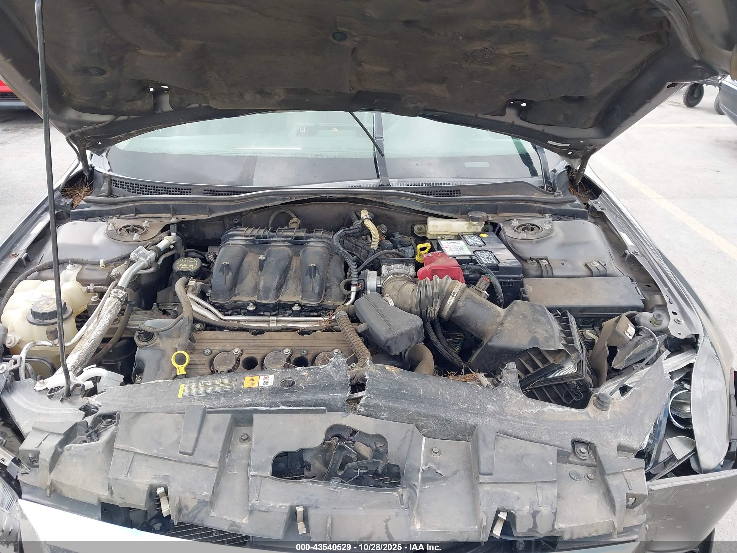 FORD FUSION image 10