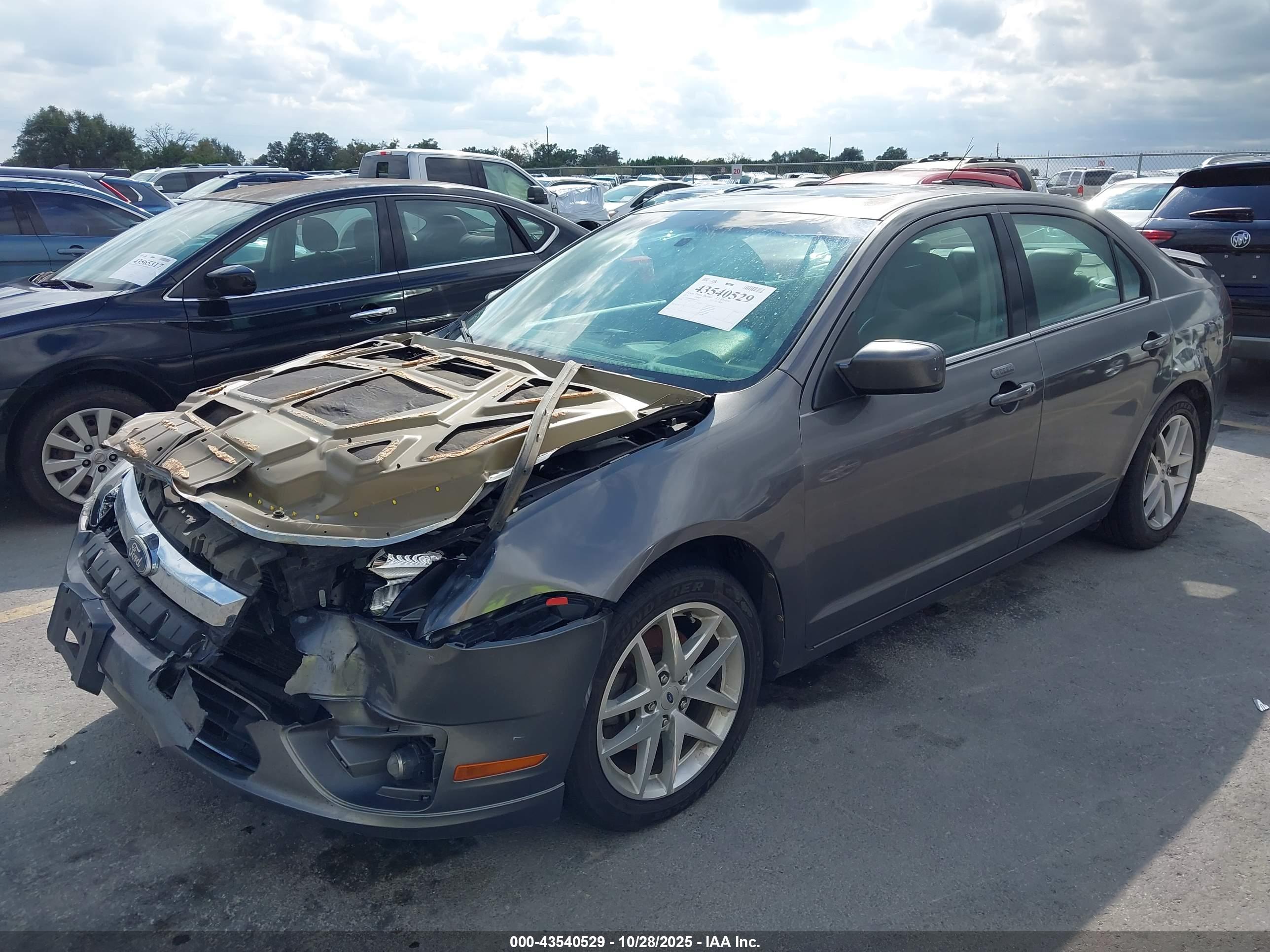 FORD FUSION image 2