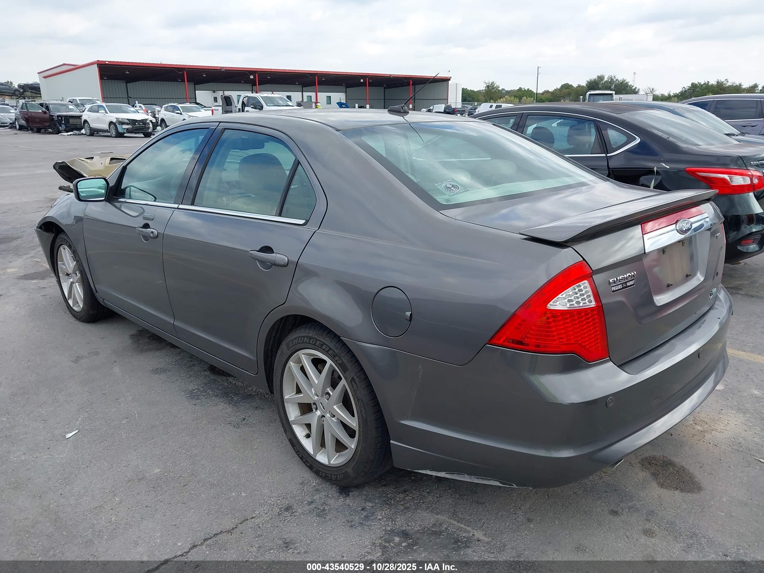 FORD FUSION image 3