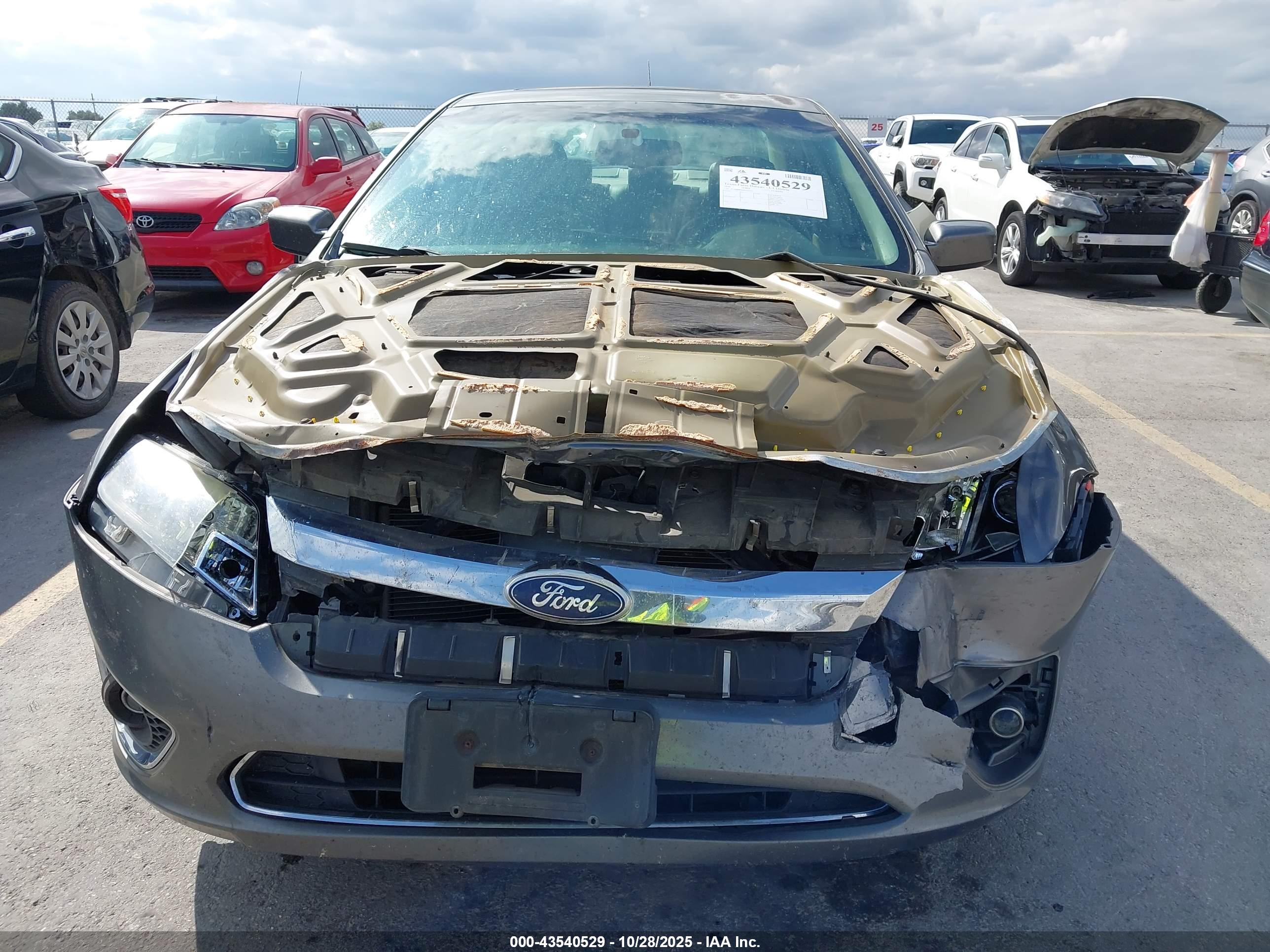 FORD FUSION image 6