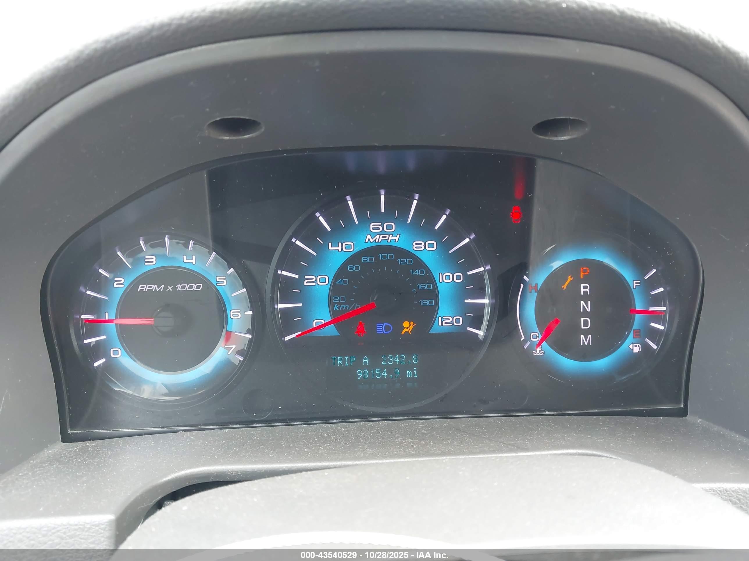 FORD FUSION image 7