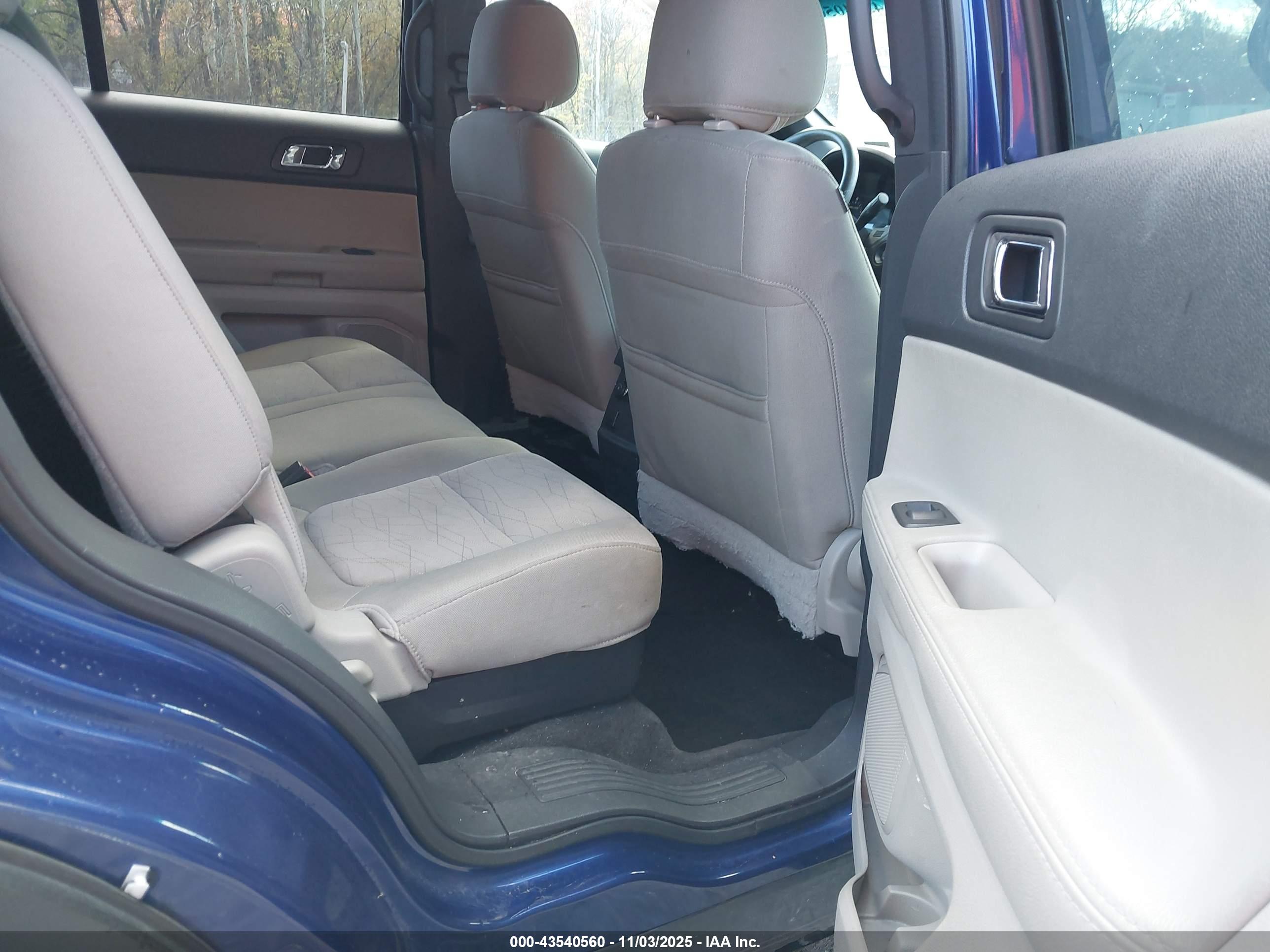 FORD EXPLORER image 8