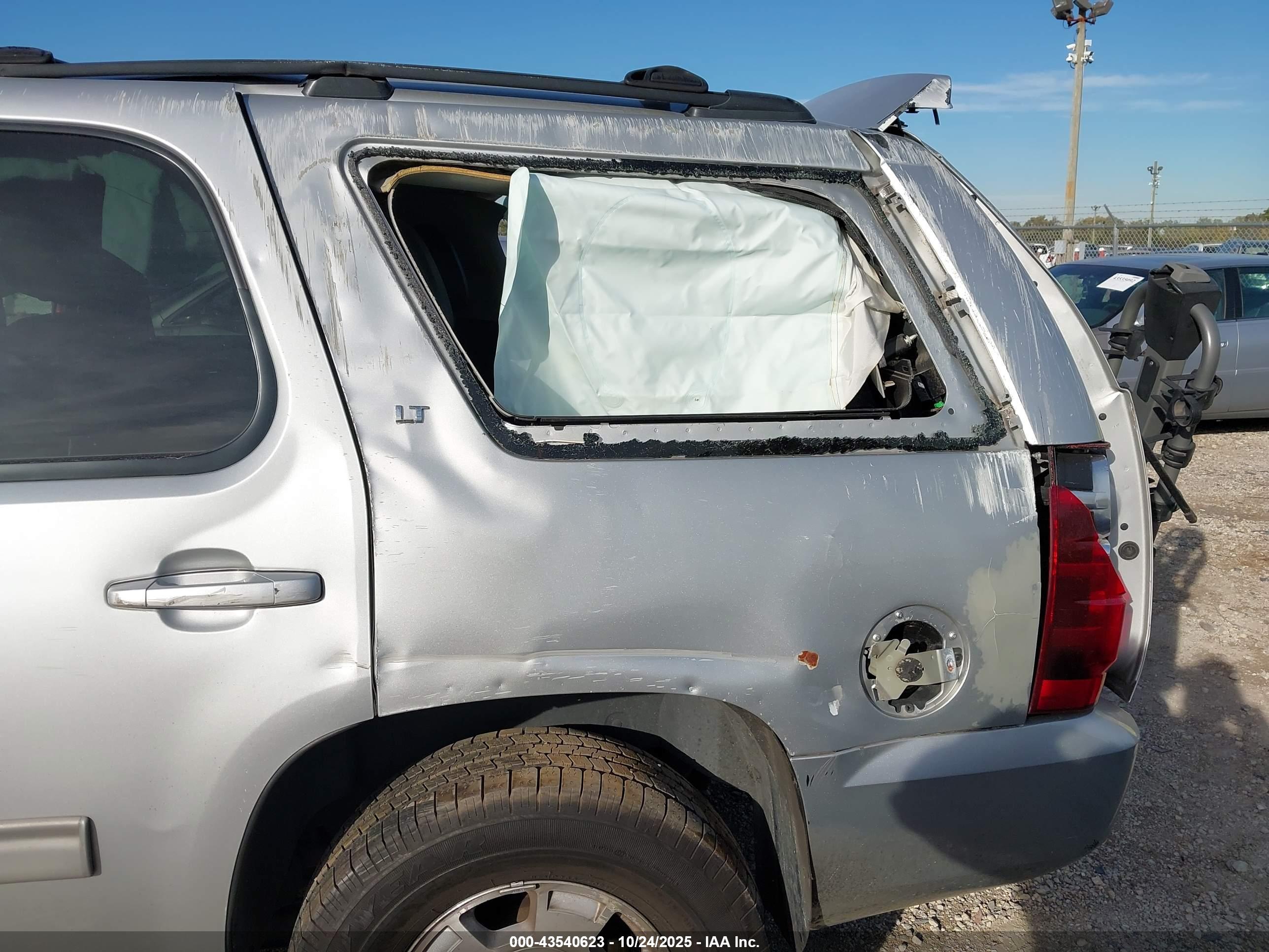 CHEVROLET TAHOE image 6