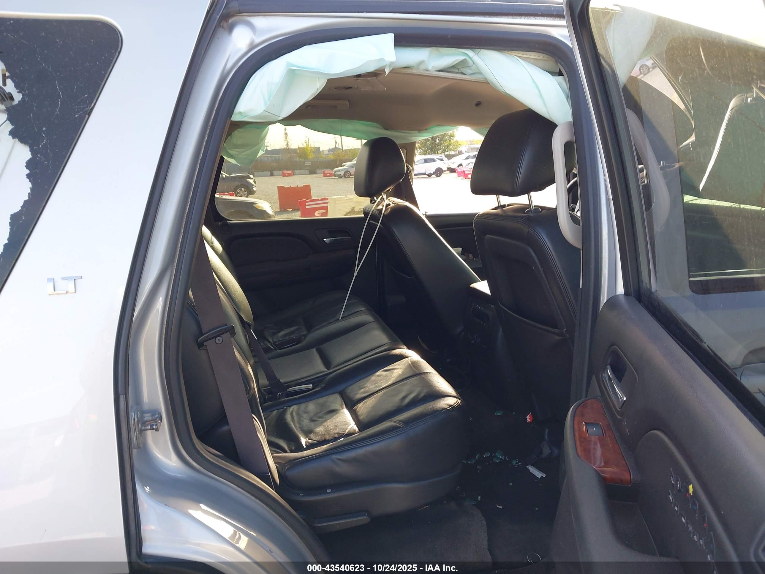 CHEVROLET TAHOE image 8