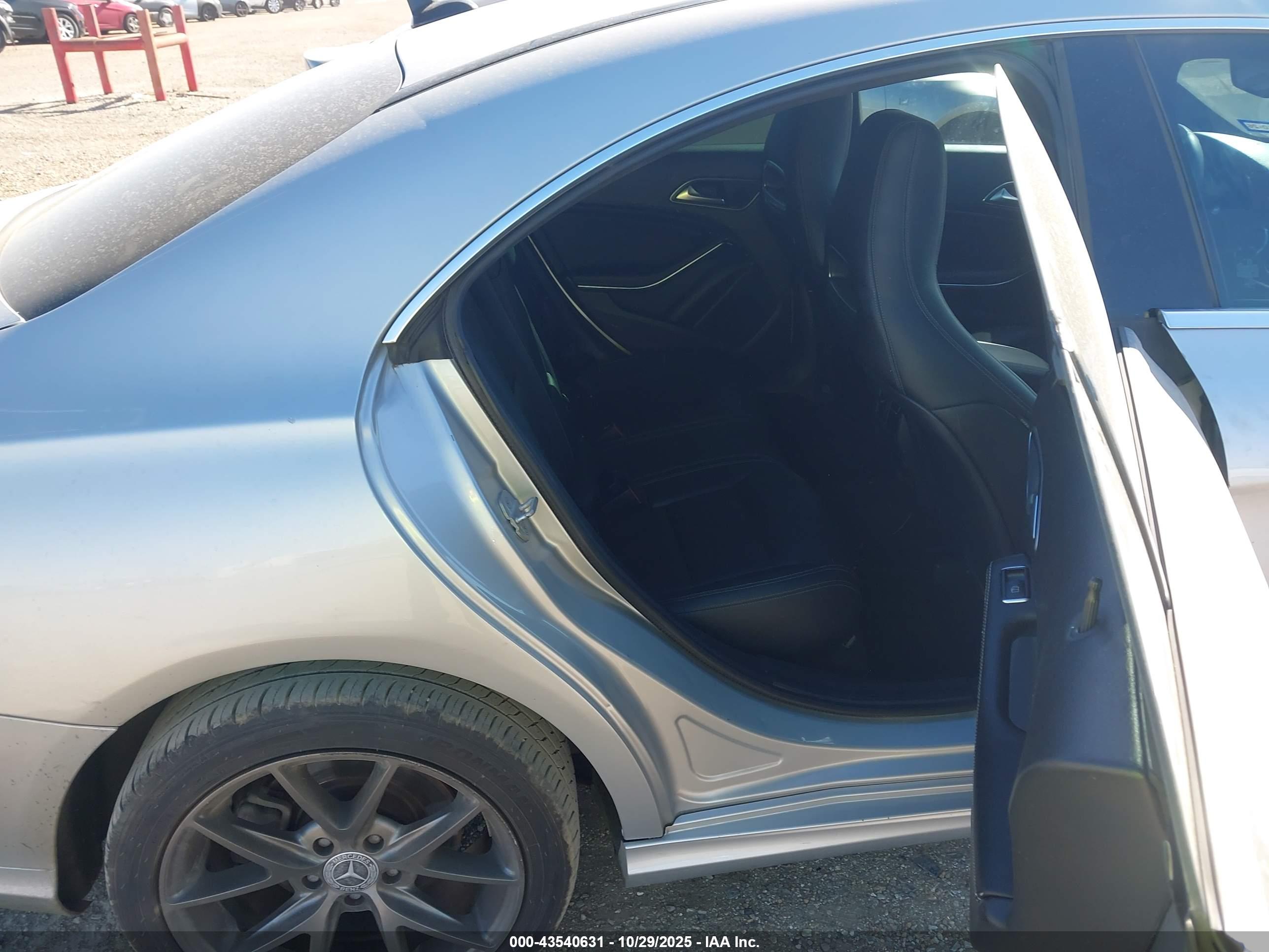 MERCEDES-BENZ CLA image 8