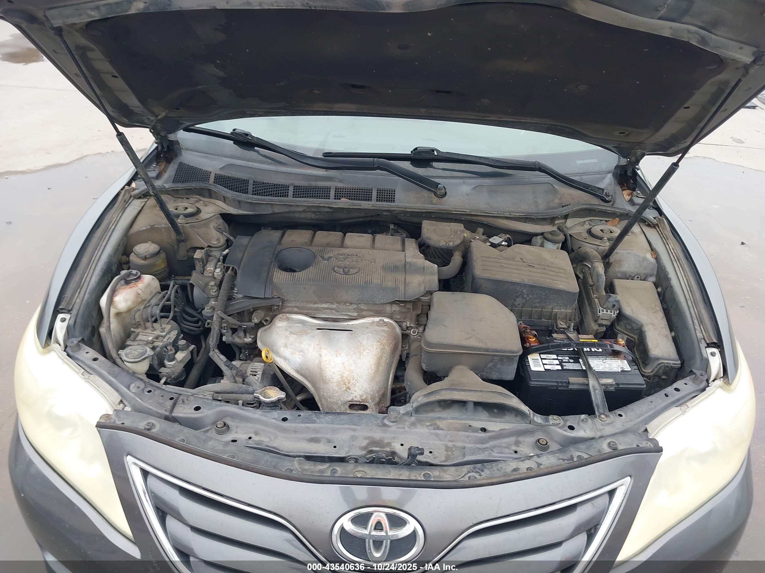 TOYOTA CAMRY image 10
