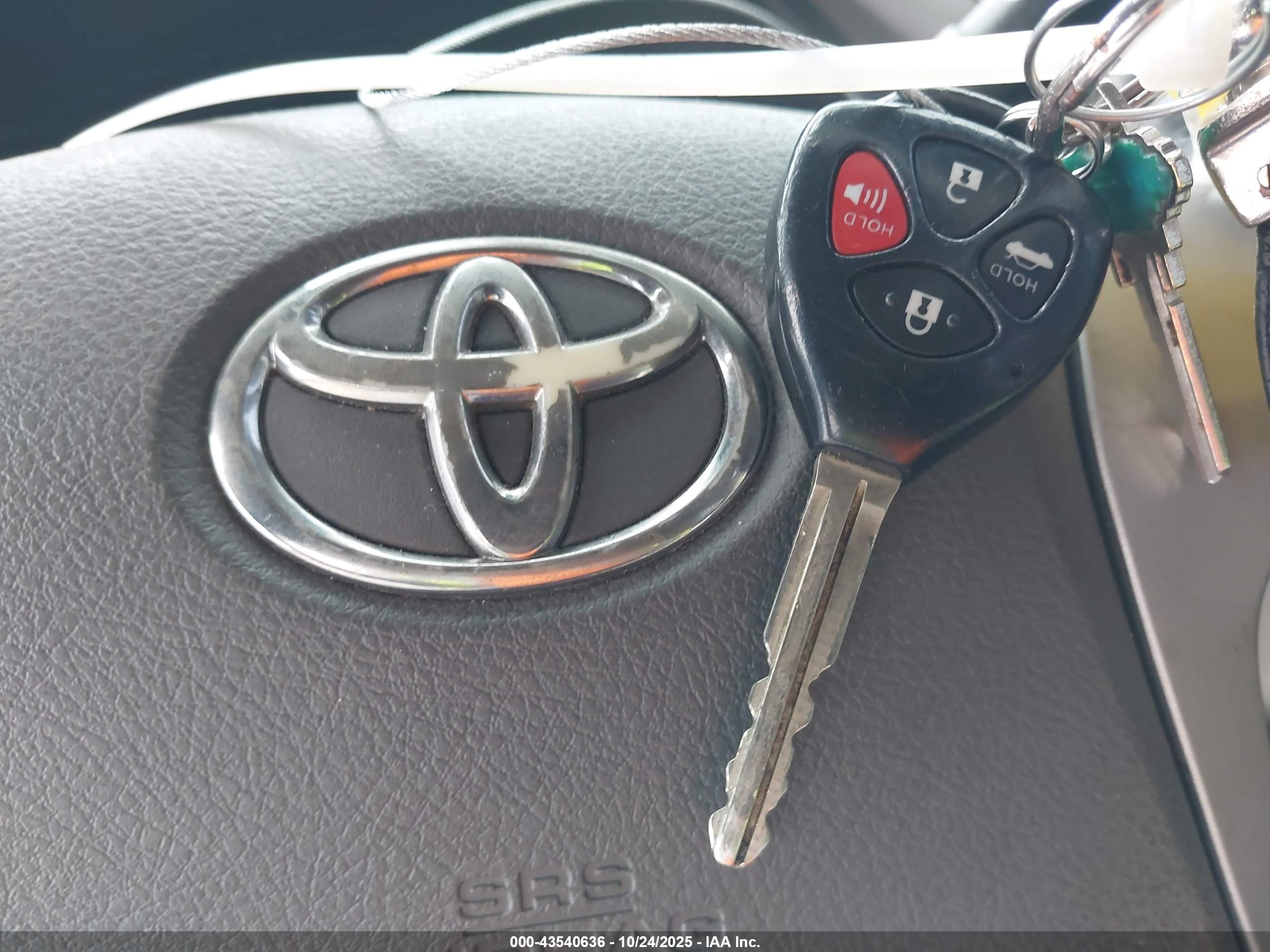 TOYOTA CAMRY image 11