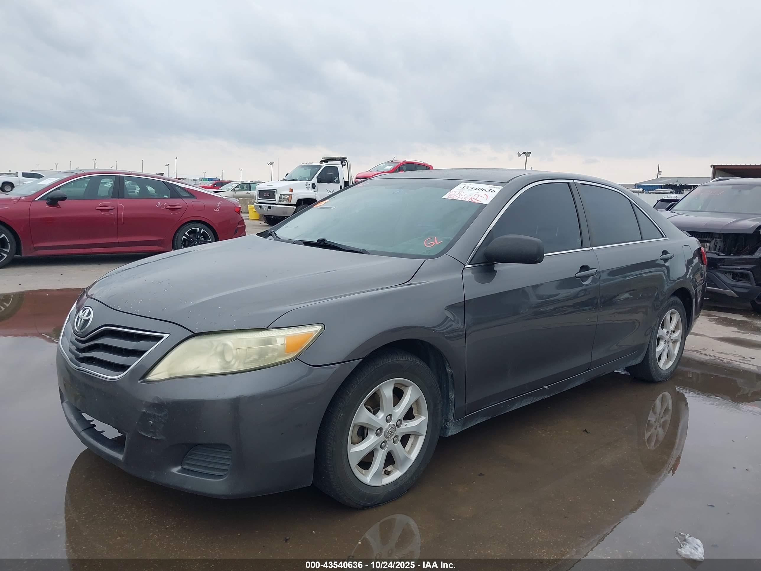 TOYOTA CAMRY image 2