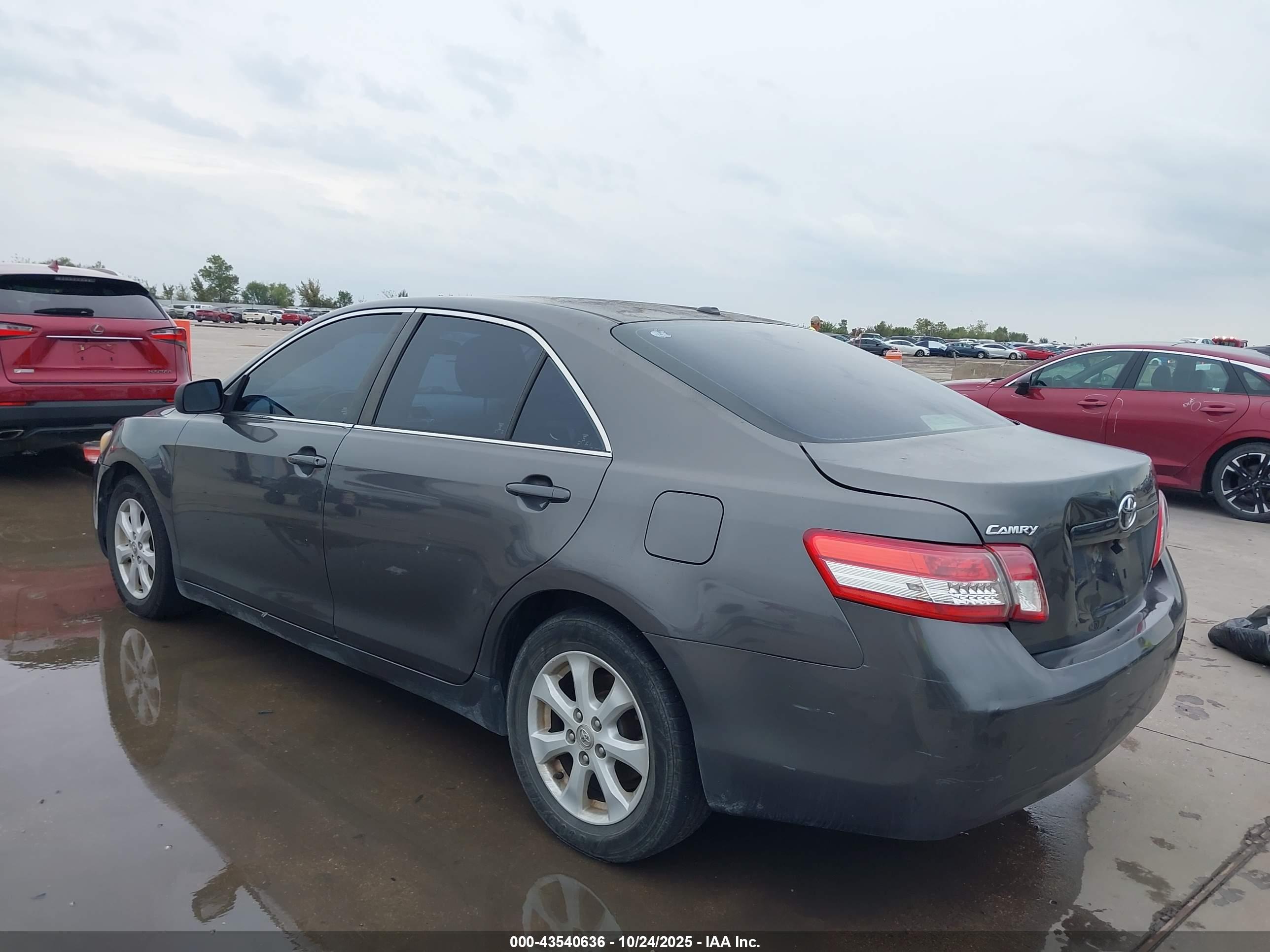 TOYOTA CAMRY image 3