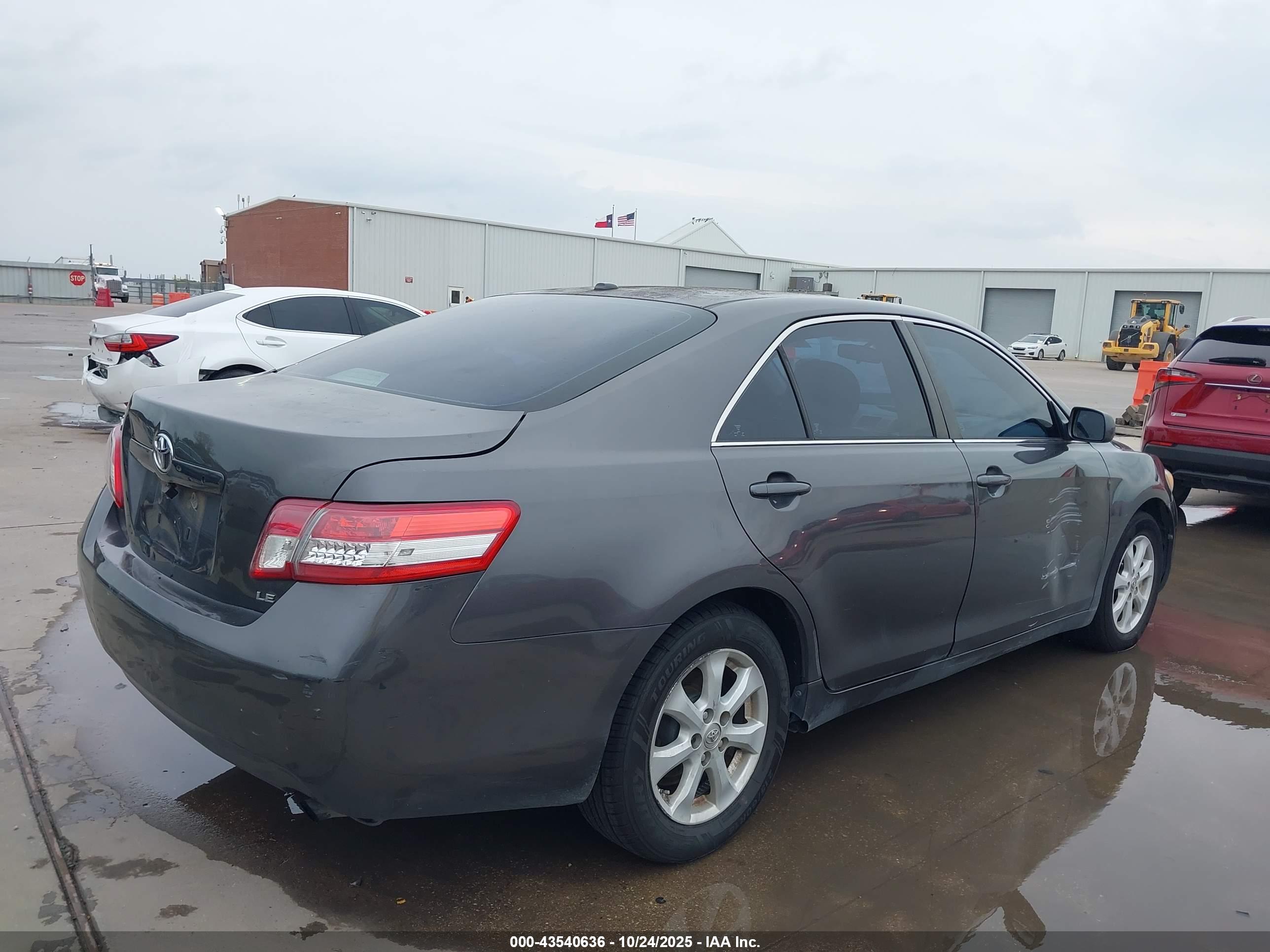 TOYOTA CAMRY image 4
