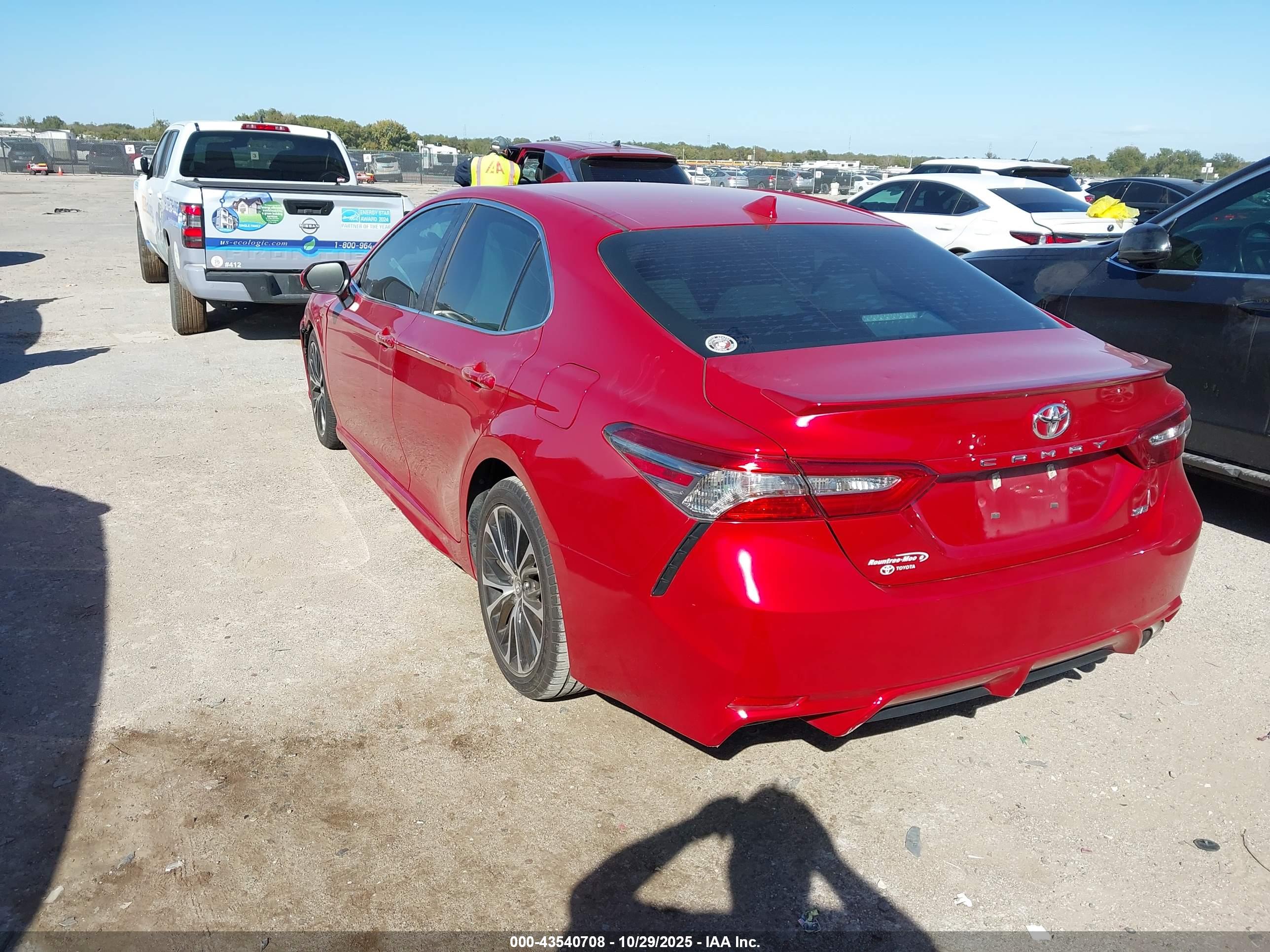 TOYOTA CAMRY image 3