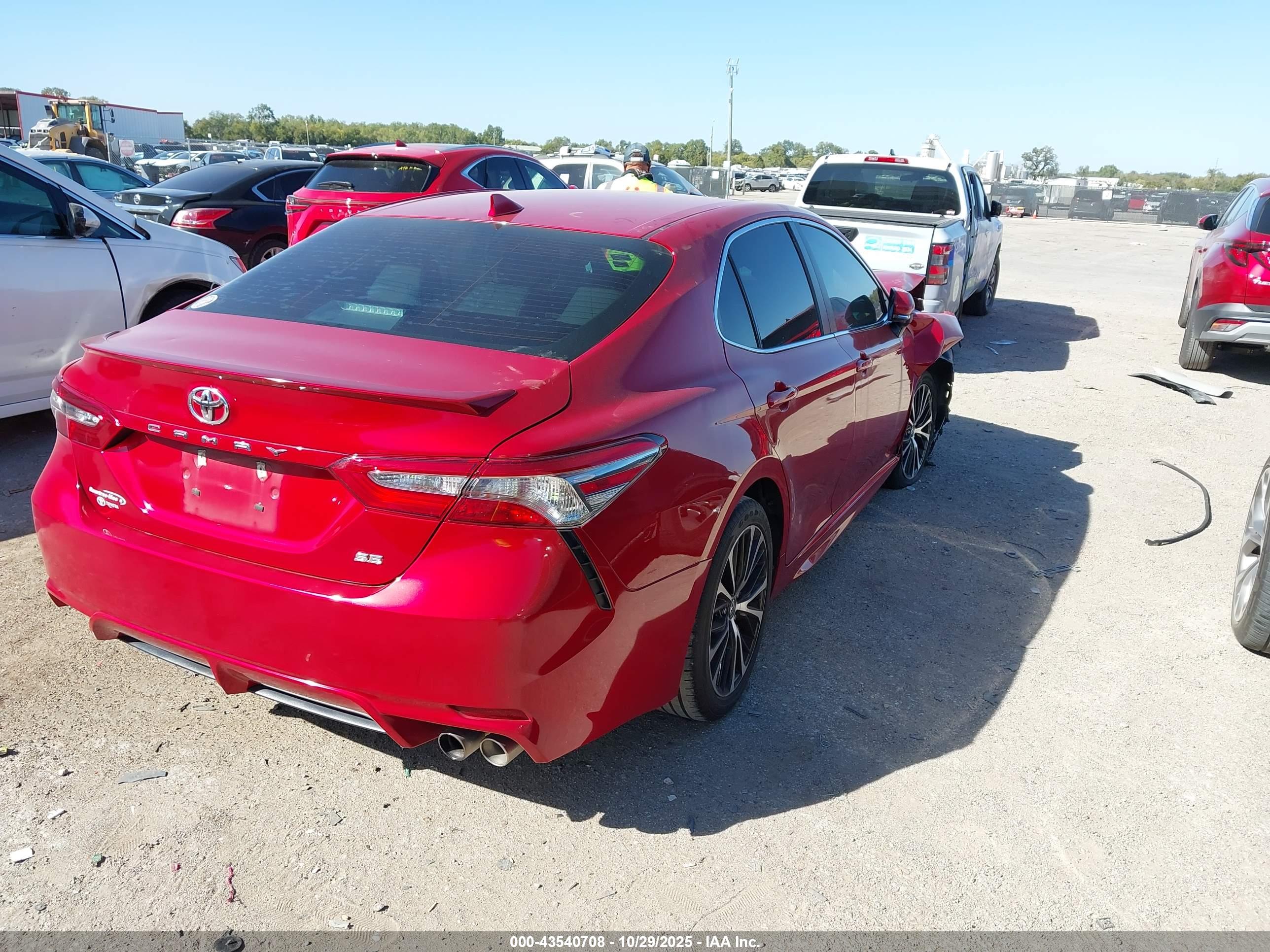 TOYOTA CAMRY image 4