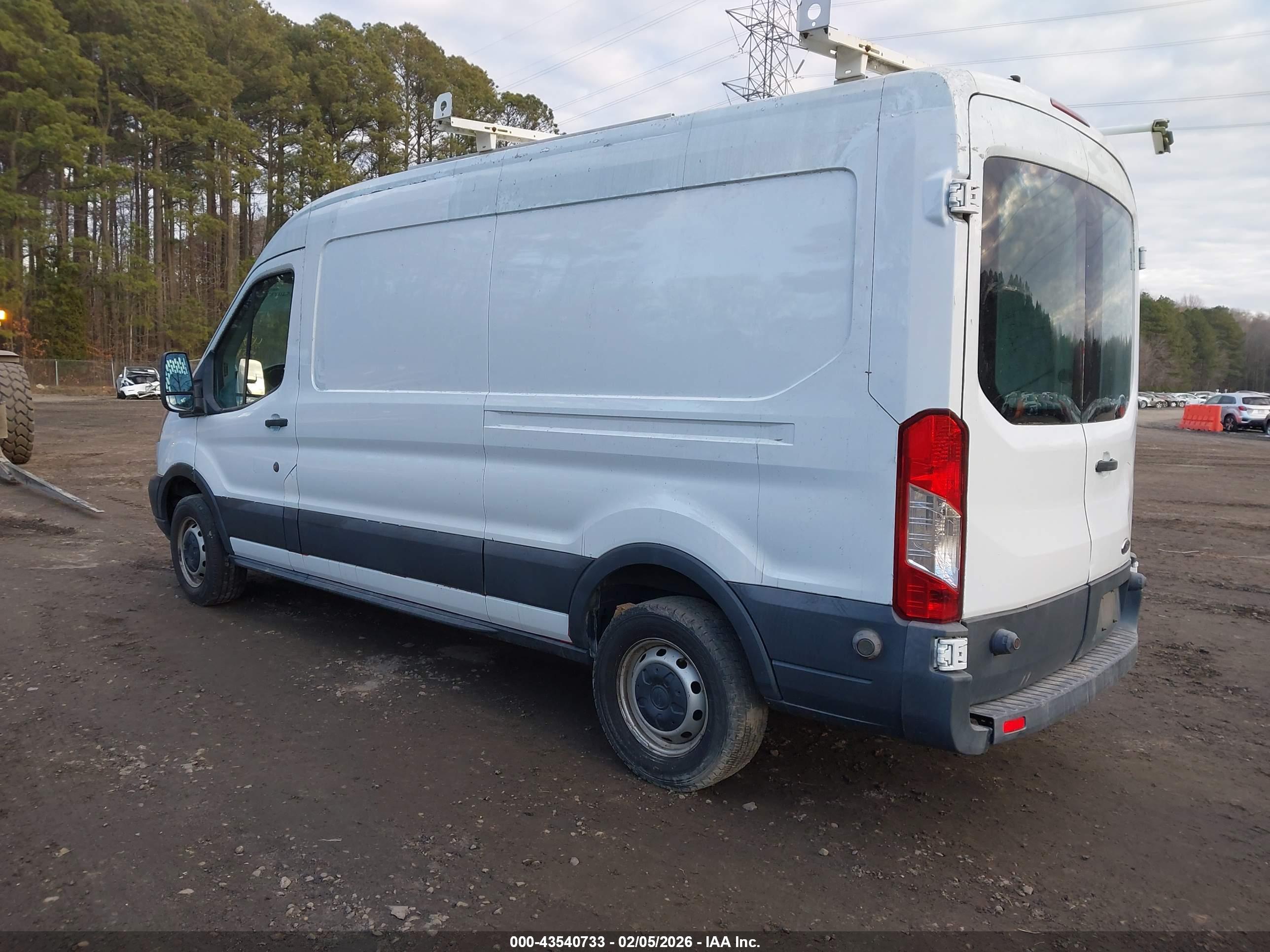 FORD TRANSIT-150 image 3