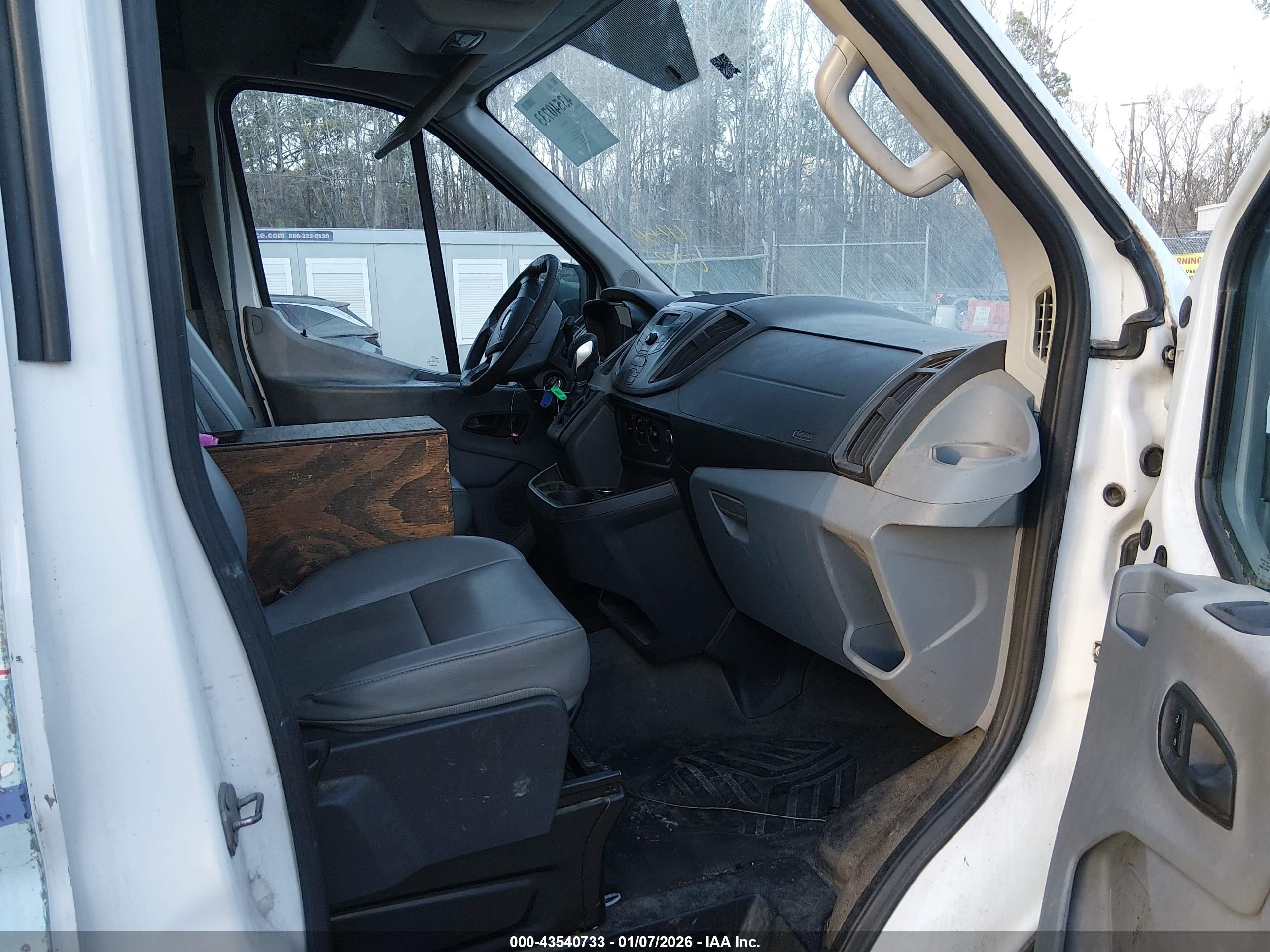 FORD TRANSIT-150 image 5