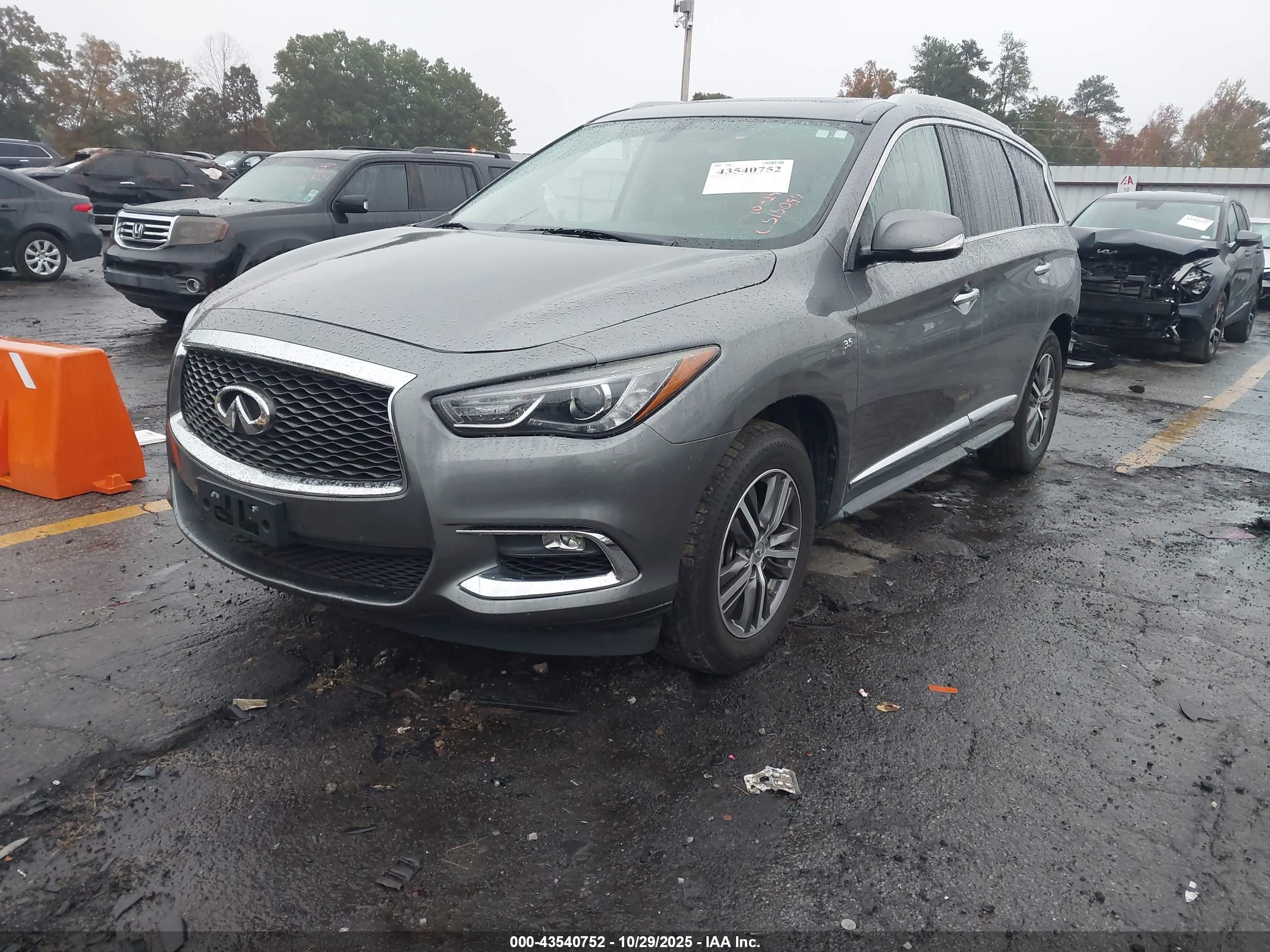 INFINITI QX60 image 2
