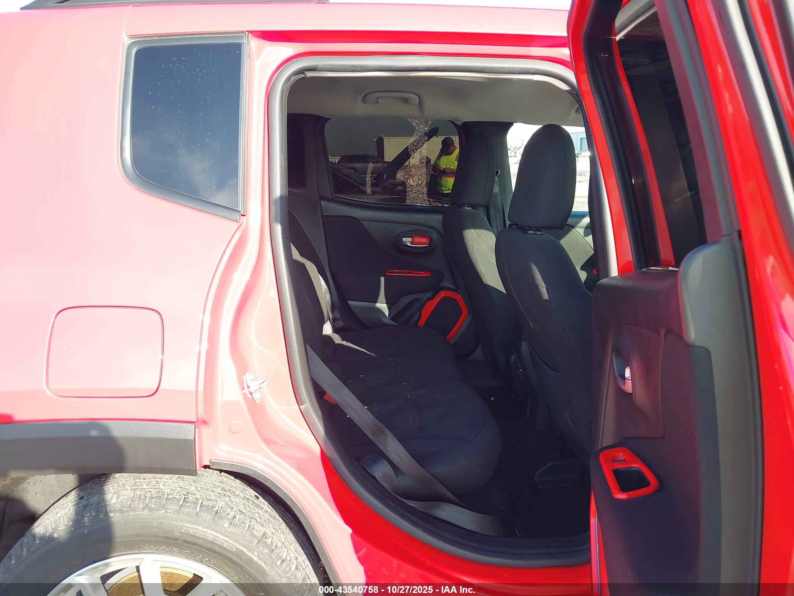 JEEP RENEGADE image 8