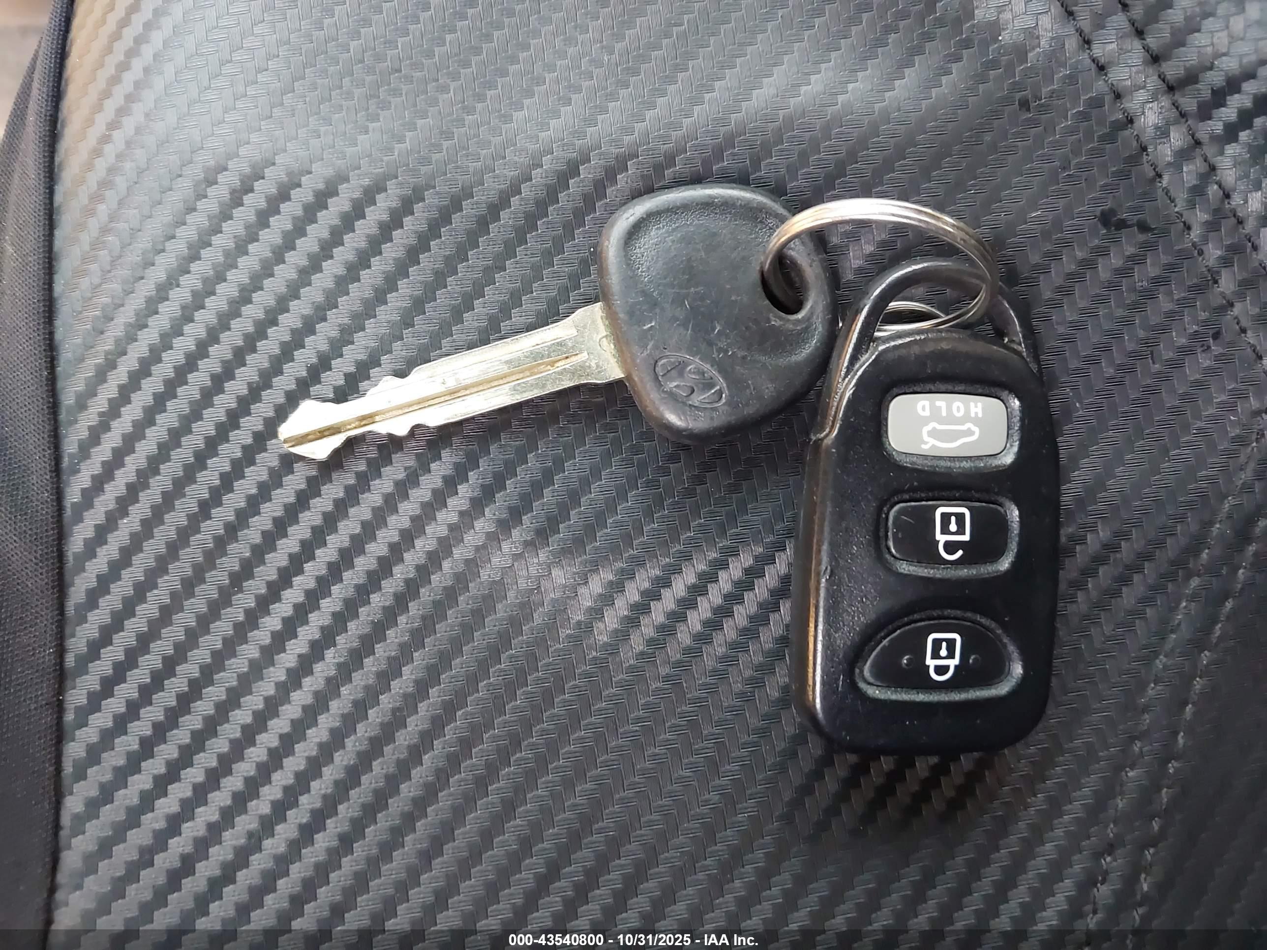 HYUNDAI ELANTRA image 11