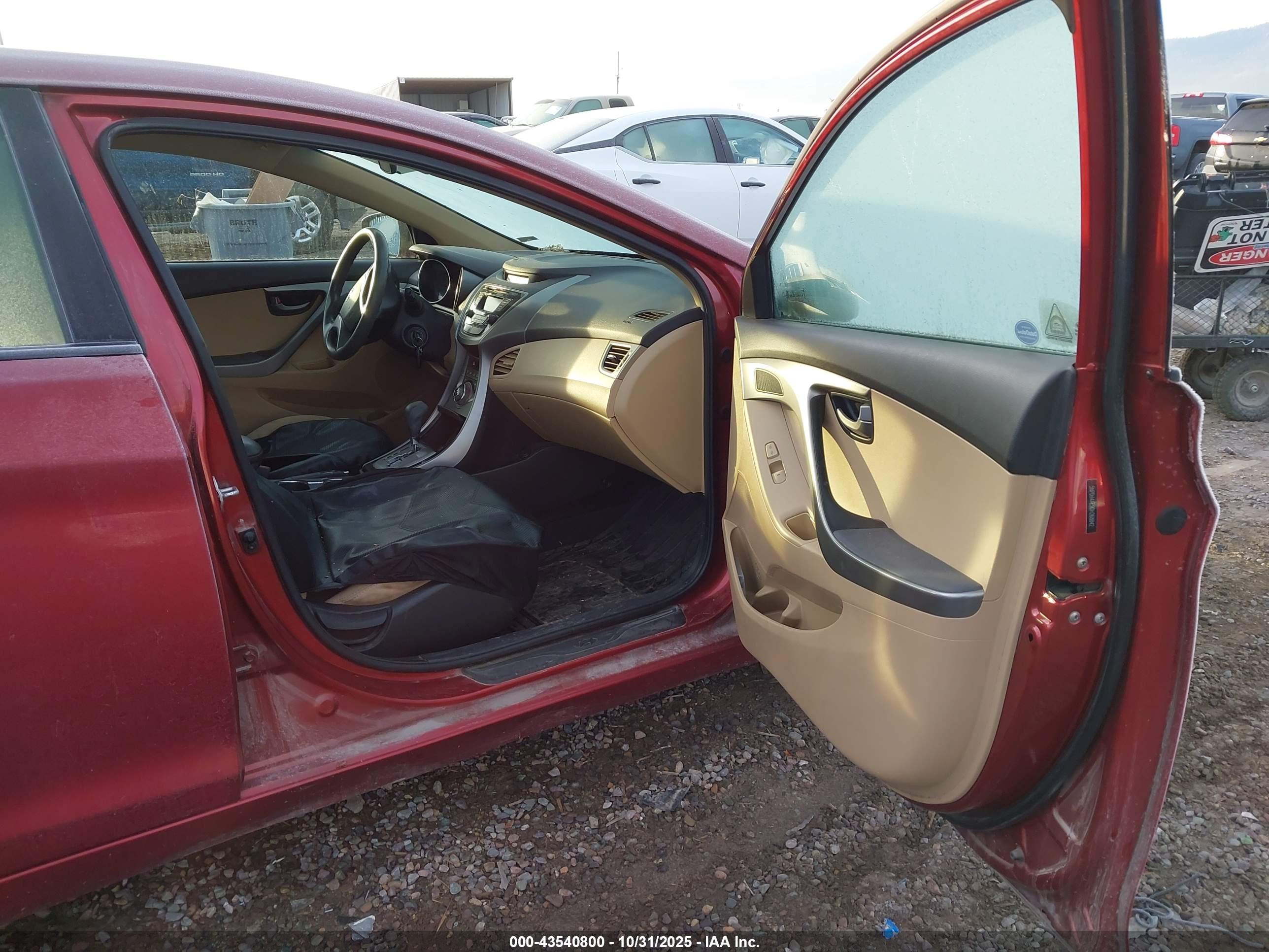 HYUNDAI ELANTRA image 5