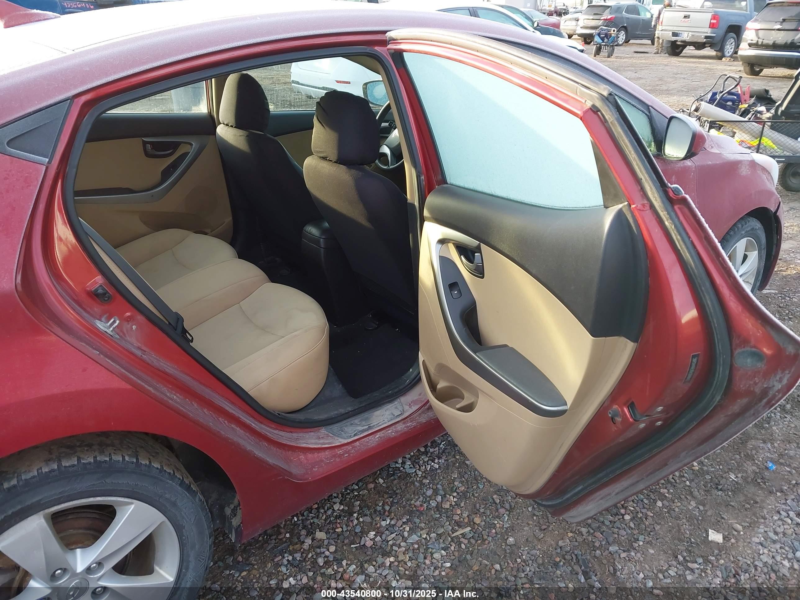 HYUNDAI ELANTRA image 8