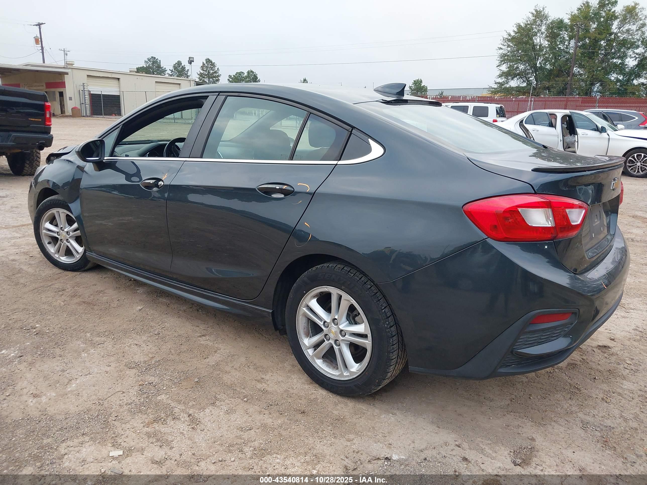 CHEVROLET CRUZE image 3