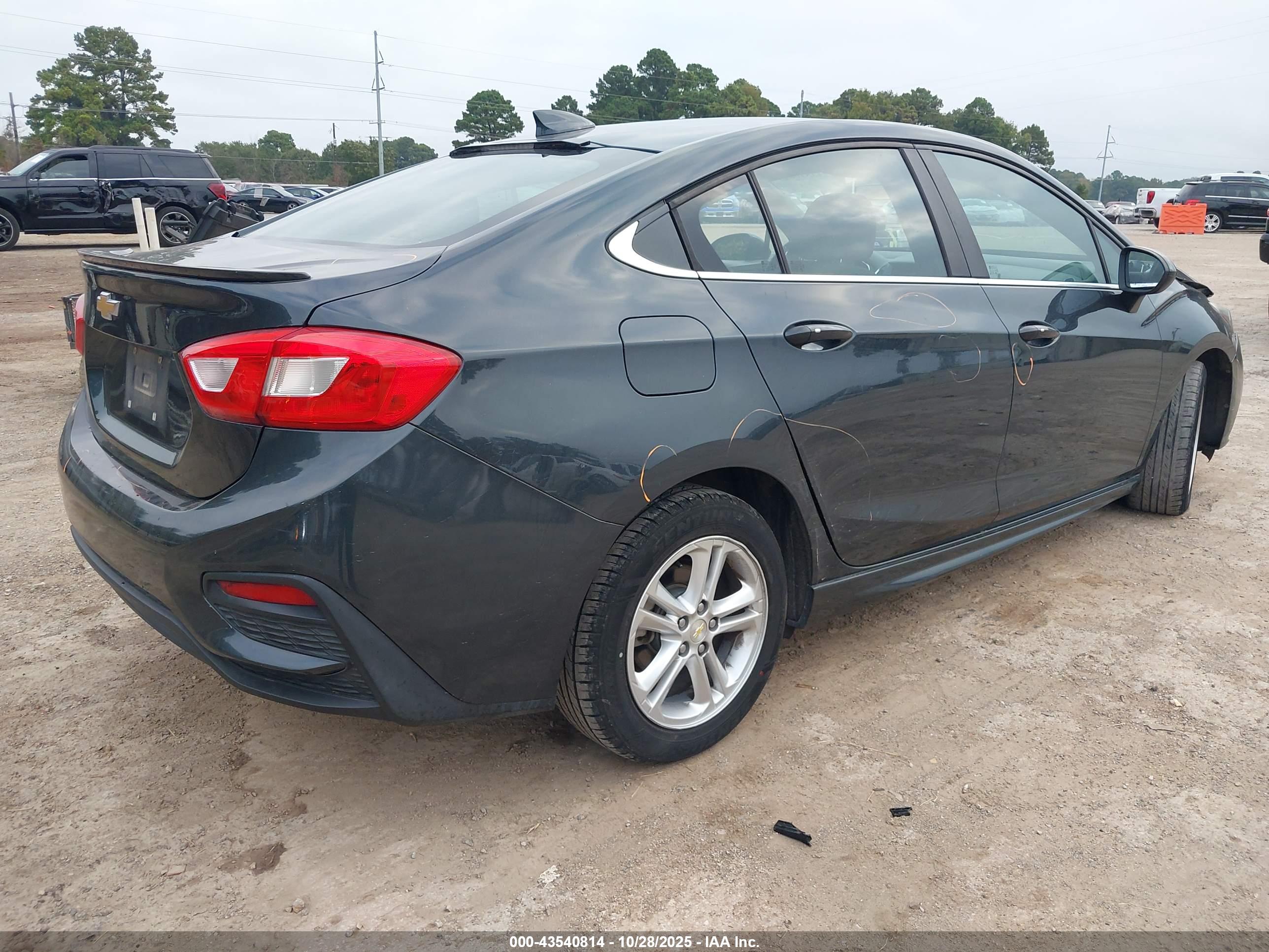 CHEVROLET CRUZE image 4